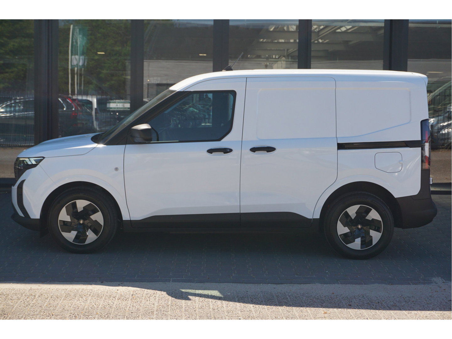 Ford Transit Courier Trend Elektrisch 44 kWh 136PK Apple CP/Android A, Camera, Stoel/Stuur verwarming 2x Schuifdeur!! Nr. 576