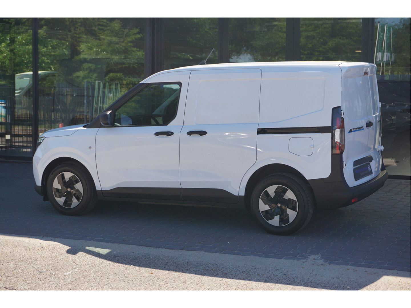 Ford Transit Courier Trend Elektrisch 44 kWh 136PK Apple CP/Android A, Camera, Stoel/Stuur verwarming 2x Schuifdeur!! Nr. 576