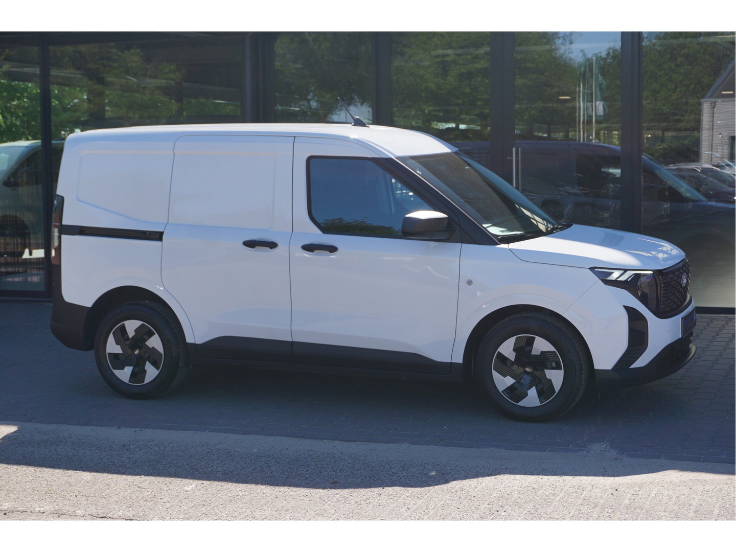 Ford Transit Courier Trend Elektrisch 44 kWh 136PK Apple CP/Android A, Camera, Stoel/Stuur verwarming 2x Schuifdeur!! Nr. 576