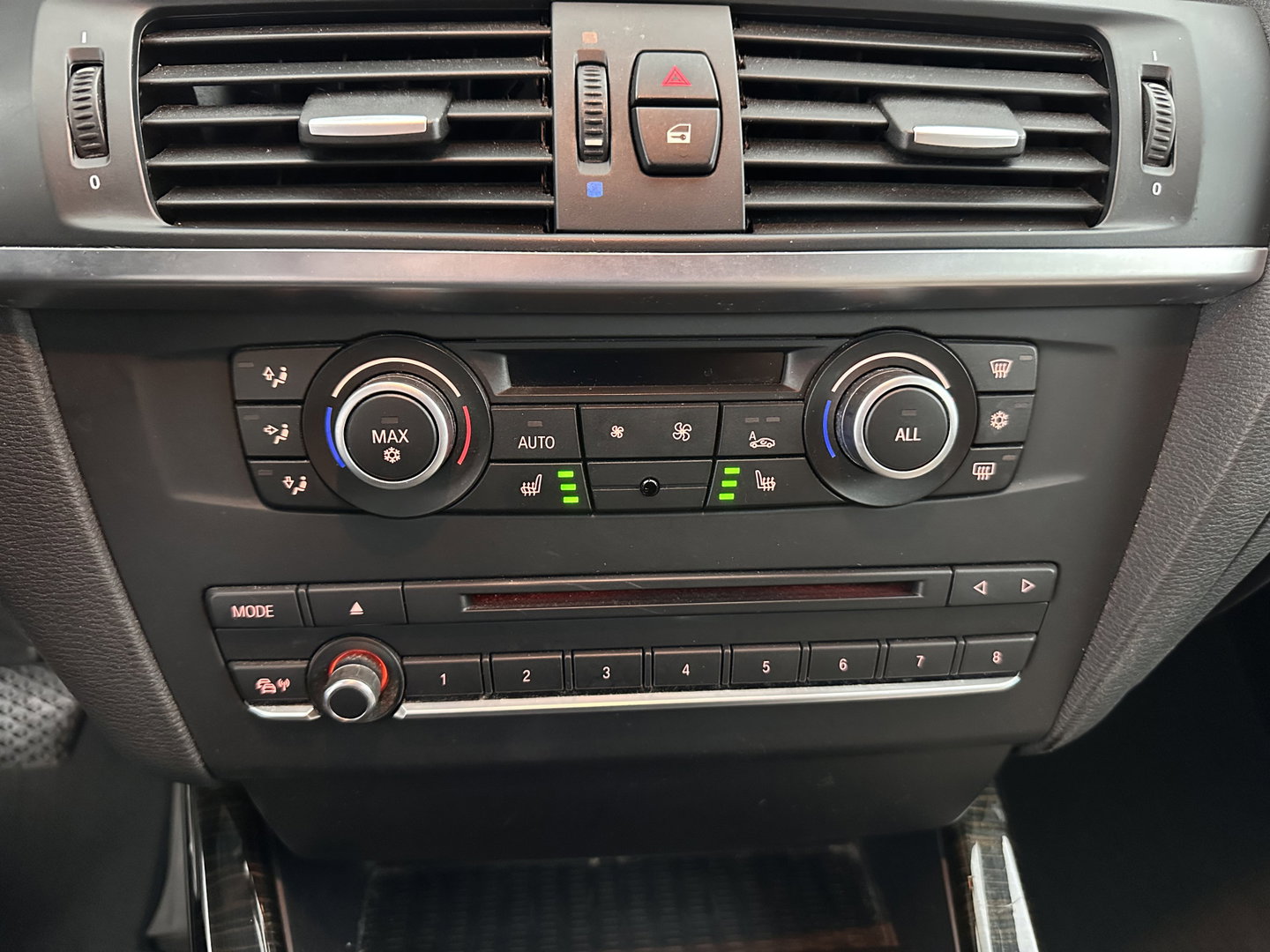 BMW X3 xDrive20d Upgrade Edition Aut. *LEATHER | XENON | HEATED-SPORTSEATS | HIFI-SOUND | PRIVACY-GLASS | NAVI-FULLMAP | ECC | PDC | CRUISE |