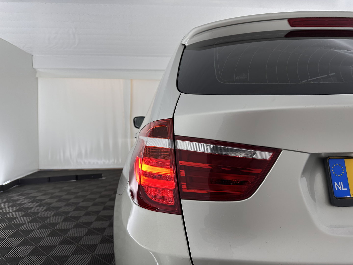 BMW X3 xDrive20d Upgrade Edition Aut. *LEATHER | XENON | HEATED-SPORTSEATS | HIFI-SOUND | PRIVACY-GLASS | NAVI-FULLMAP | ECC | PDC | CRUISE |