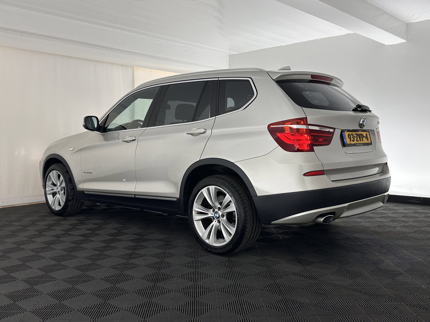BMW X3 xDrive20d Upgrade Edition Aut. *LEATHER | XENON | HEATED-SPORTSEATS | HIFI-SOUND | PRIVACY-GLASS | NAVI-FULLMAP | ECC | PDC | CRUISE |
