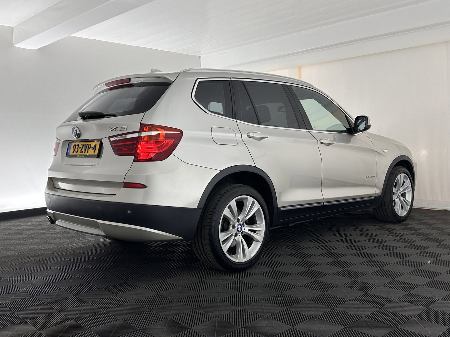 BMW X3 xDrive20d Upgrade Edition Aut. *LEATHER | XENON | HEATED-SPORTSEATS | HIFI-SOUND | PRIVACY-GLASS | NAVI-FULLMAP | ECC | PDC | CRUISE |