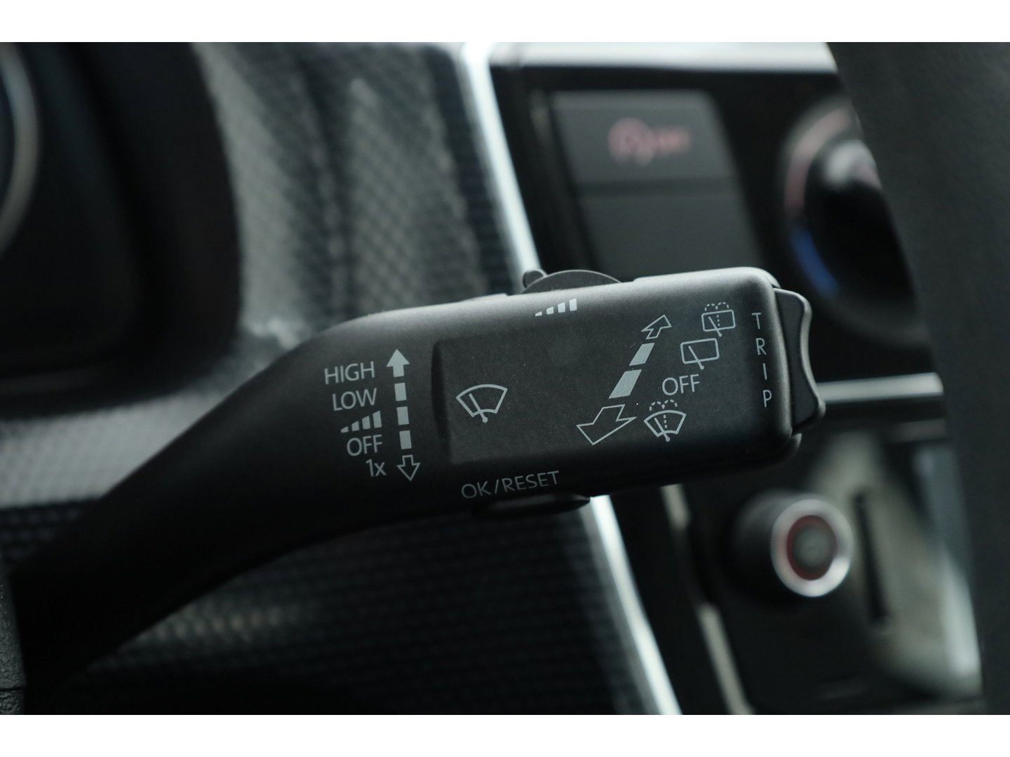 Volkswagen up! 1.0 BMT move up! | Orgi. NL | Bluetooth | DAB | Licht- Regensensor | |Airco | 15'' LMV |