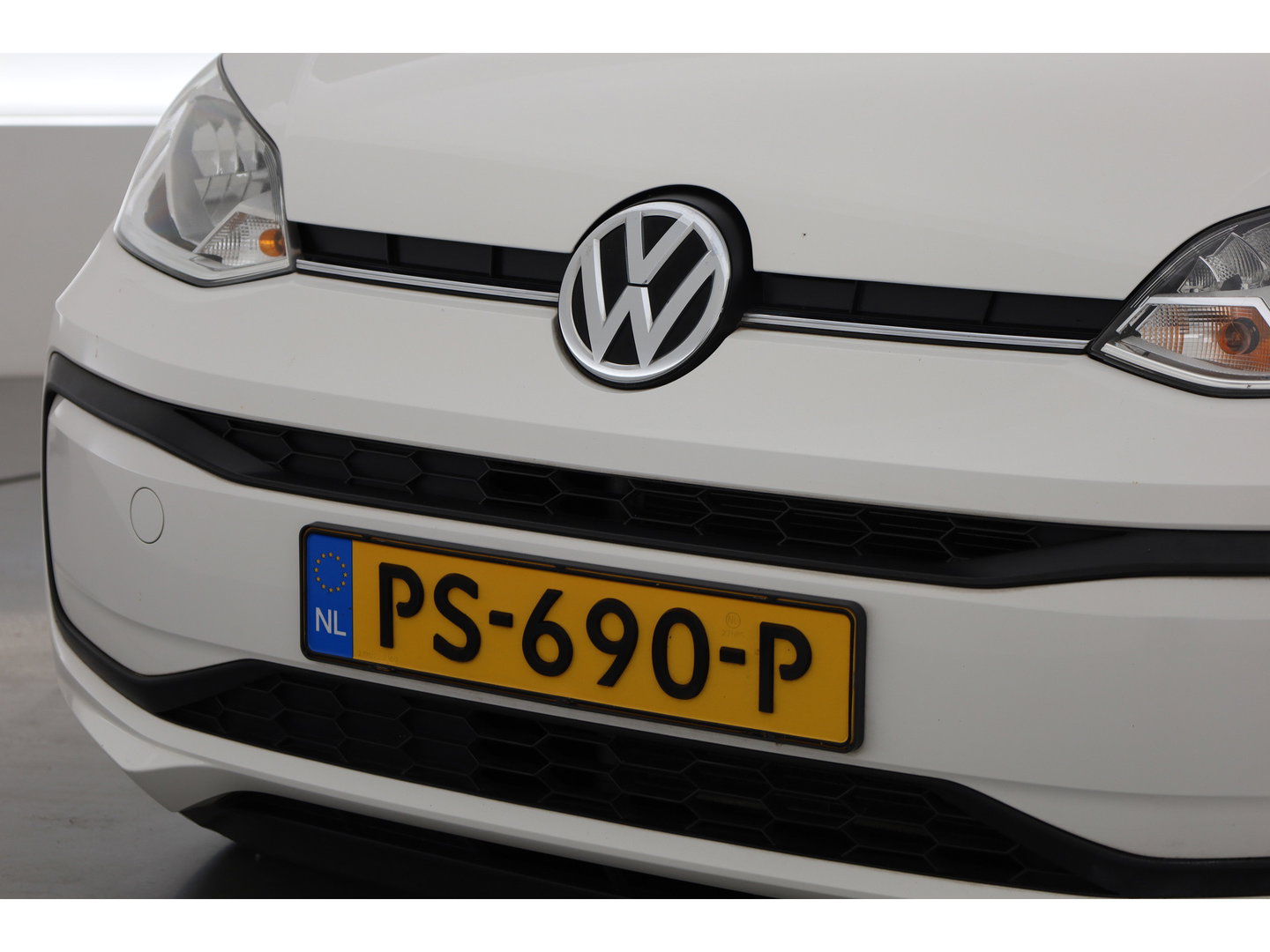 Volkswagen up! 1.0 BMT move up! | Orgi. NL | Bluetooth | DAB | Licht- Regensensor | |Airco | 15'' LMV |