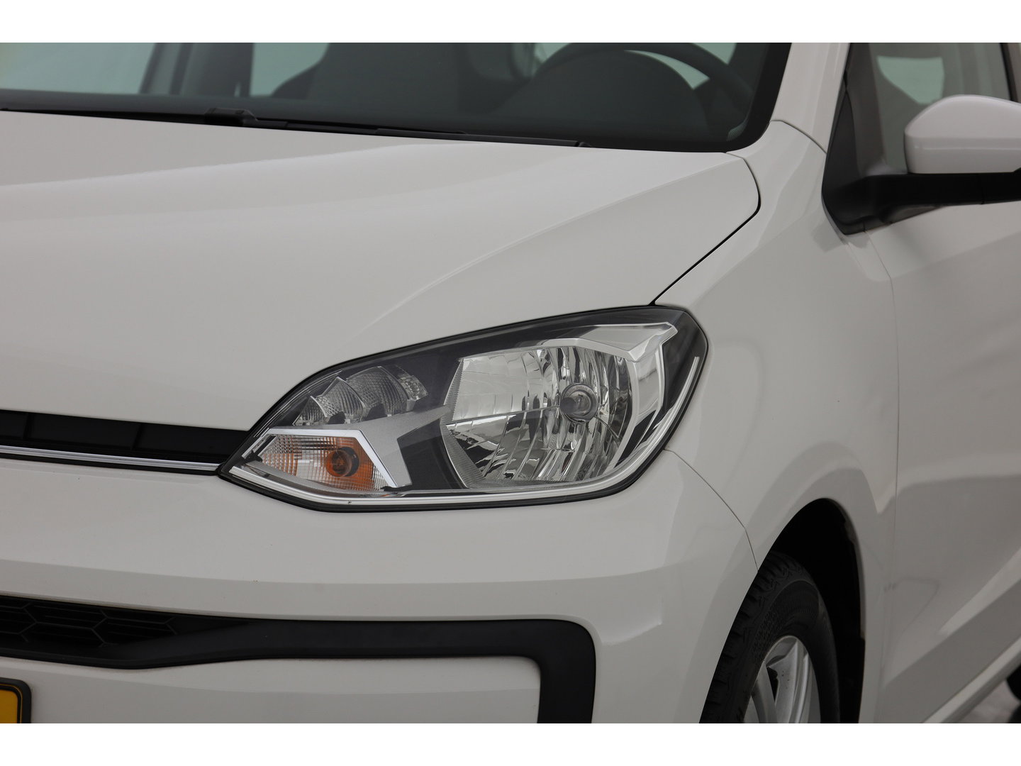 Volkswagen up! 1.0 BMT move up! | Orgi. NL | Bluetooth | DAB | Licht- Regensensor | |Airco | 15'' LMV |