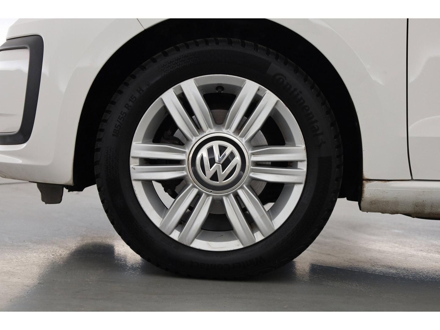 Volkswagen up! 1.0 BMT move up! | Orgi. NL | Bluetooth | DAB | Licht- Regensensor | |Airco | 15'' LMV |
