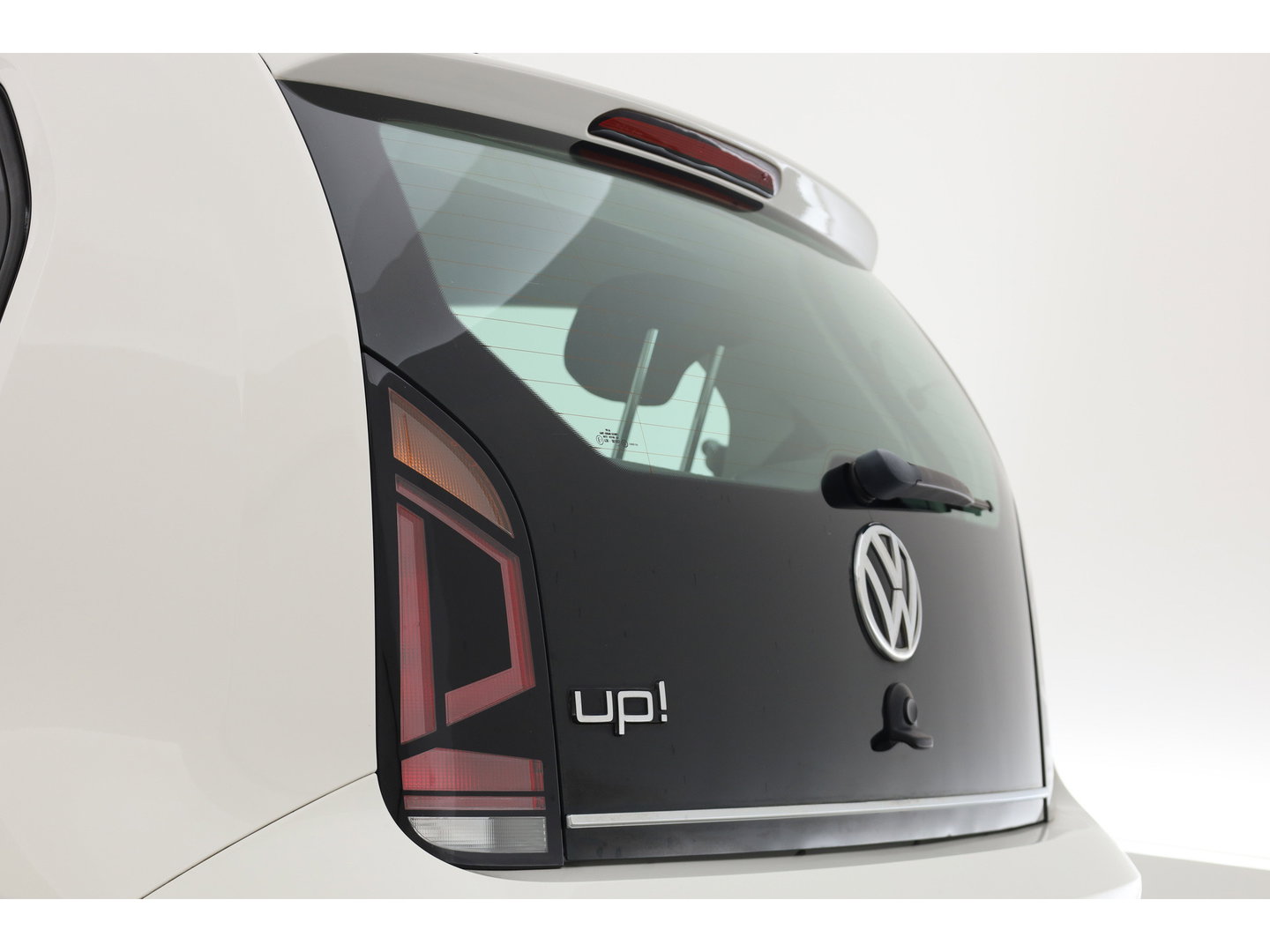 Volkswagen up! 1.0 BMT move up! | Orgi. NL | Bluetooth | DAB | Licht- Regensensor | |Airco | 15'' LMV |