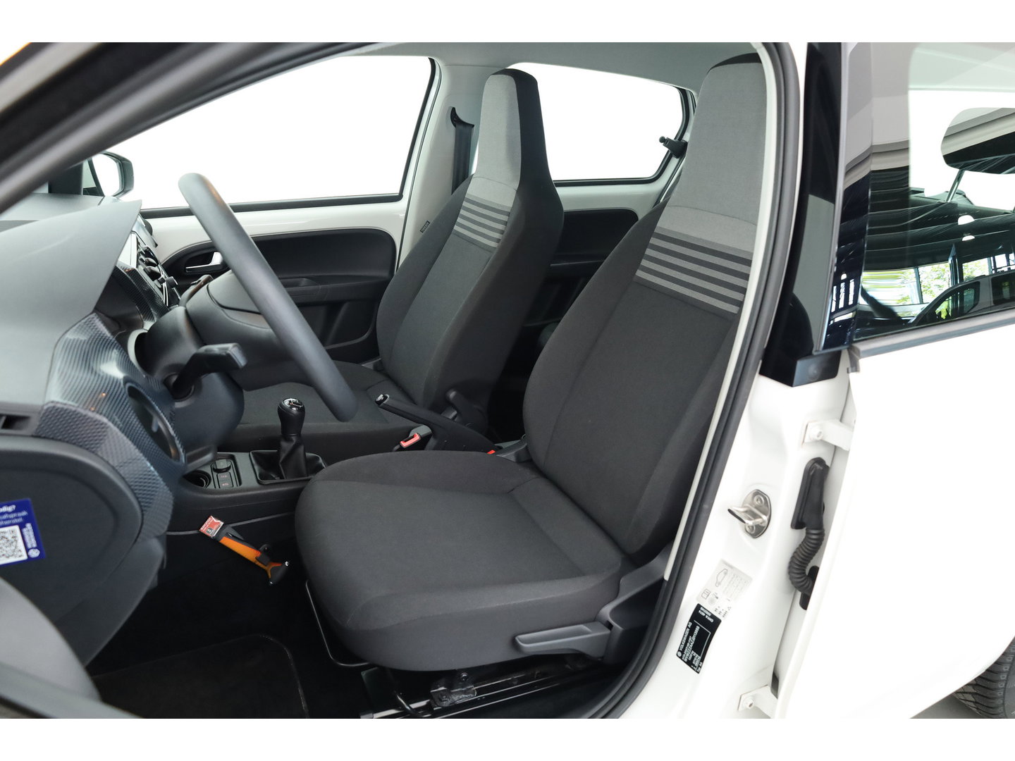 Volkswagen up! 1.0 BMT move up! | Orgi. NL | Bluetooth | DAB | Licht- Regensensor | |Airco | 15'' LMV |