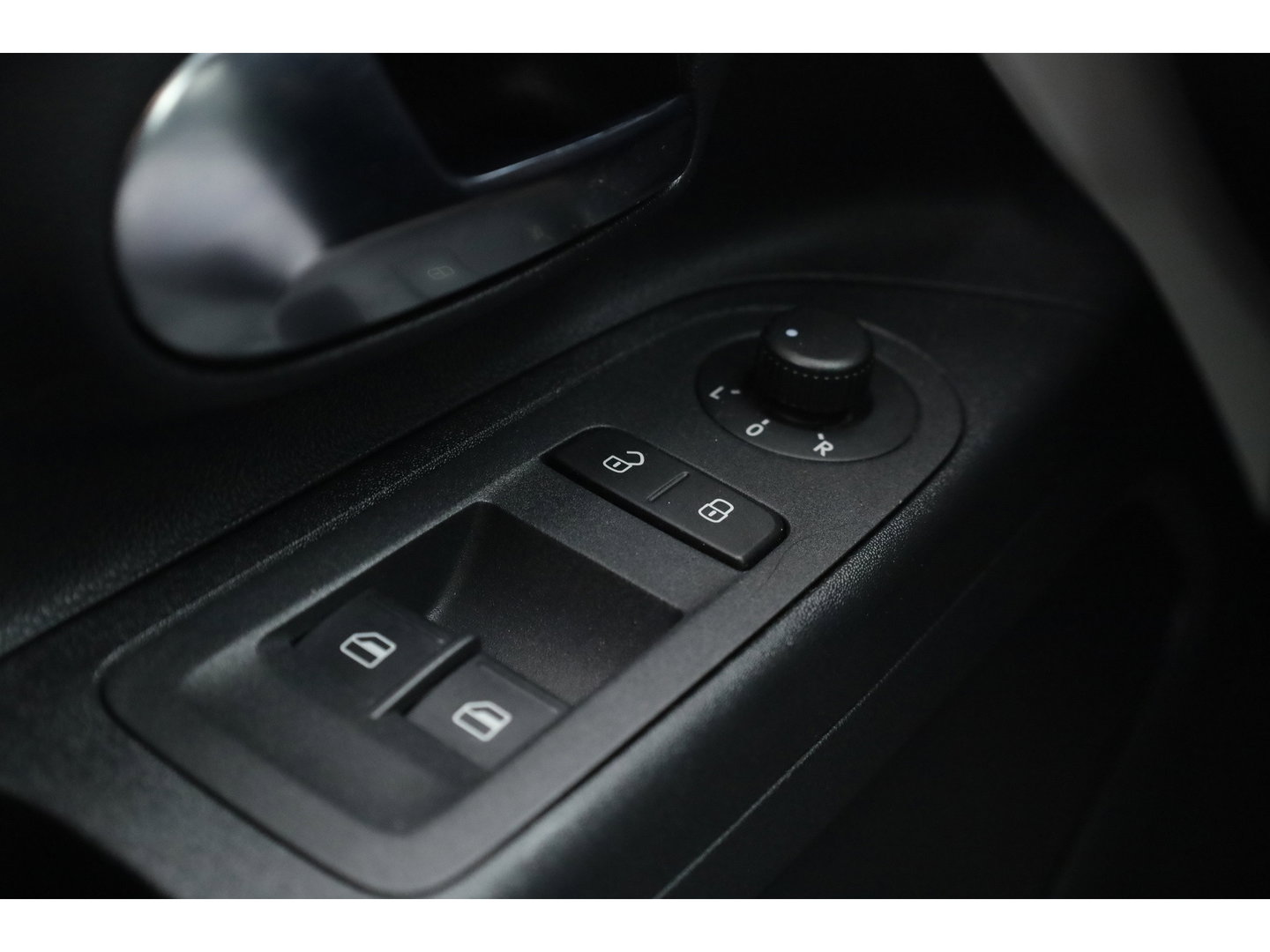 Volkswagen up! 1.0 BMT move up! | Orgi. NL | Bluetooth | DAB | Licht- Regensensor | |Airco | 15'' LMV |