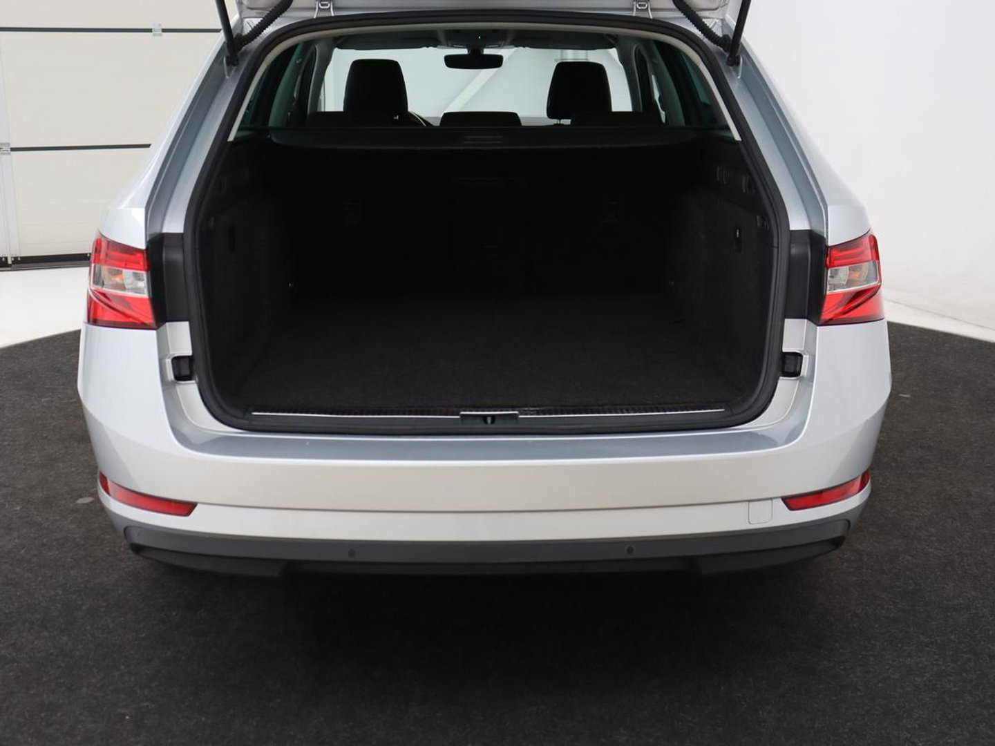 Škoda Superb 1.4 TSI iV Business Edition | SOH 87,2% | Camera | Carplay | Full LED | Digital Cockpit | Navigatie | Climate control | Cruise control | Bluetooth | Parkeerhulp | PHEV | Plug In