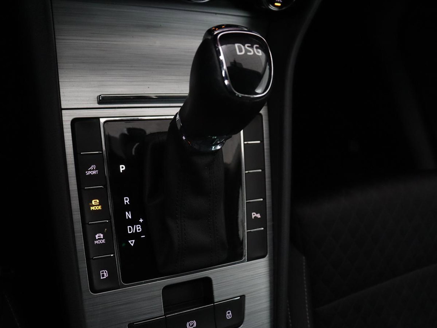 Škoda Superb 1.4 TSI iV Business Edition | SOH 87,2% | Camera | Carplay | Full LED | Digital Cockpit | Navigatie | Climate control | Cruise control | Bluetooth | Parkeerhulp | PHEV | Plug In