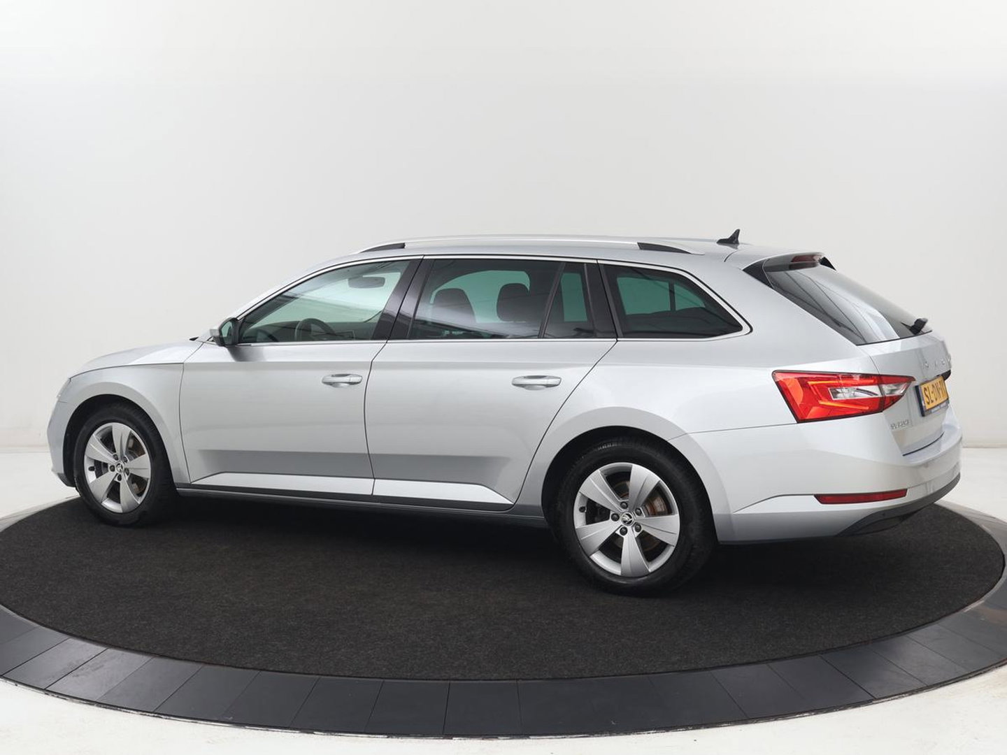 Škoda Superb 1.4 TSI iV Business Edition | SOH 87,2% | Camera | Carplay | Full LED | Digital Cockpit | Navigatie | Climate control | Cruise control | Bluetooth | Parkeerhulp | PHEV | Plug In