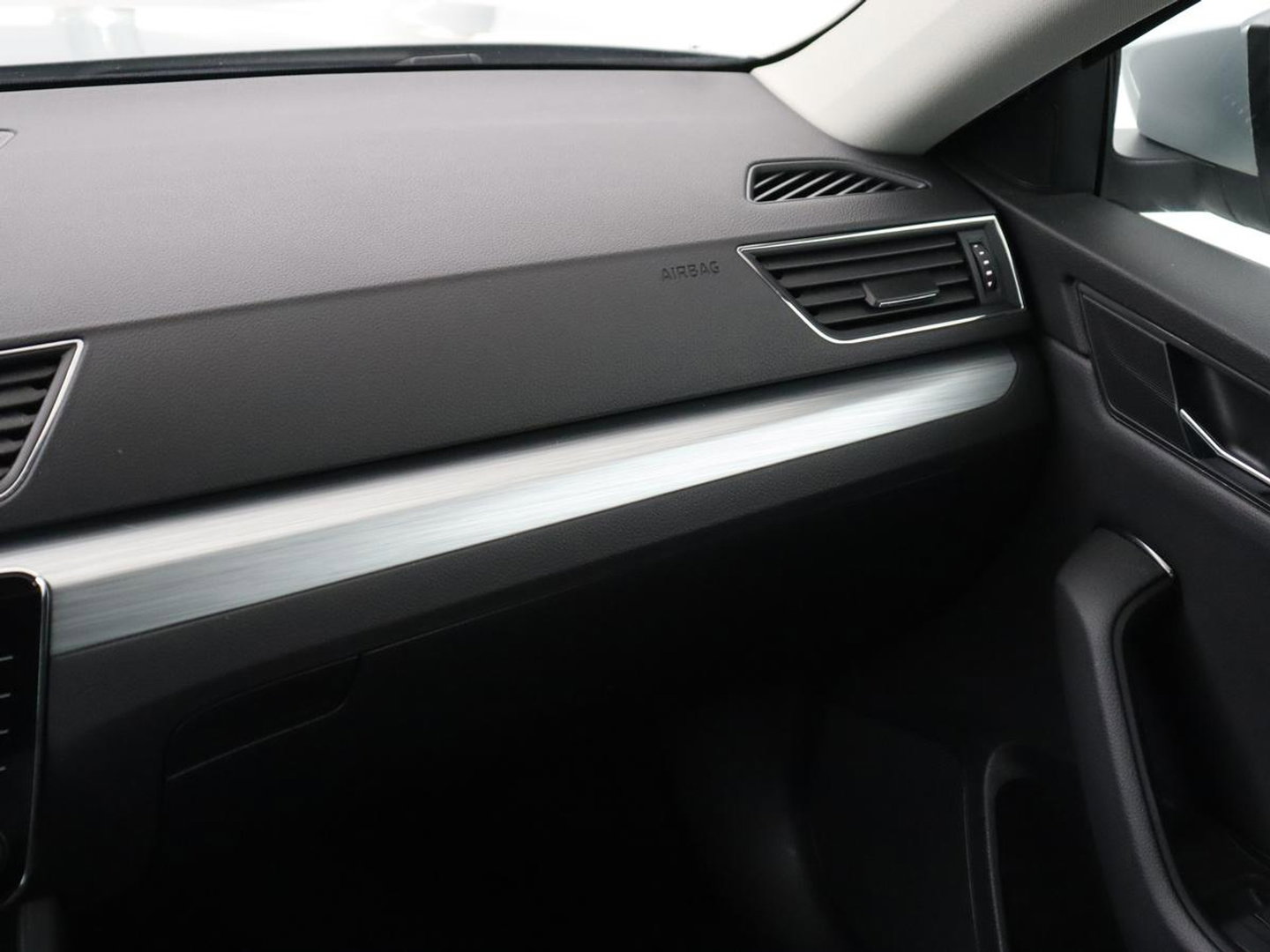Škoda Superb 1.4 TSI iV Business Edition | SOH 87,2% | Camera | Carplay | Full LED | Digital Cockpit | Navigatie | Climate control | Cruise control | Bluetooth | Parkeerhulp | PHEV | Plug In