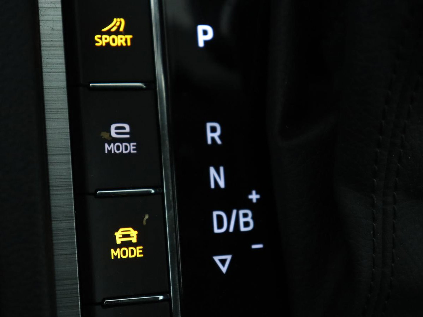 Škoda Superb 1.4 TSI iV Business Edition | SOH 87,2% | Camera | Carplay | Full LED | Digital Cockpit | Navigatie | Climate control | Cruise control | Bluetooth | Parkeerhulp | PHEV | Plug In