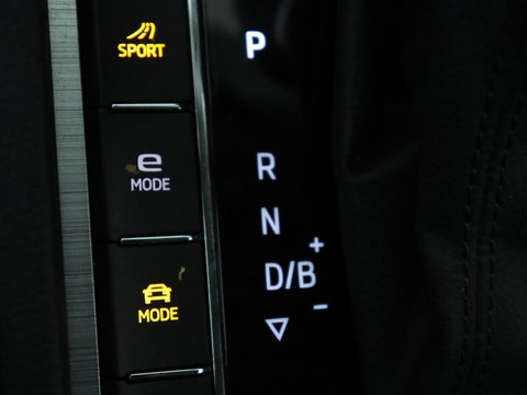 Škoda Superb 1.4 TSI iV Business Edition | SOH 87,2% | Camera | Carplay | Full LED | Digital Cockpit | Navigatie | Climate control | Cruise control | Bluetooth | Parkeerhulp | PHEV | Plug In