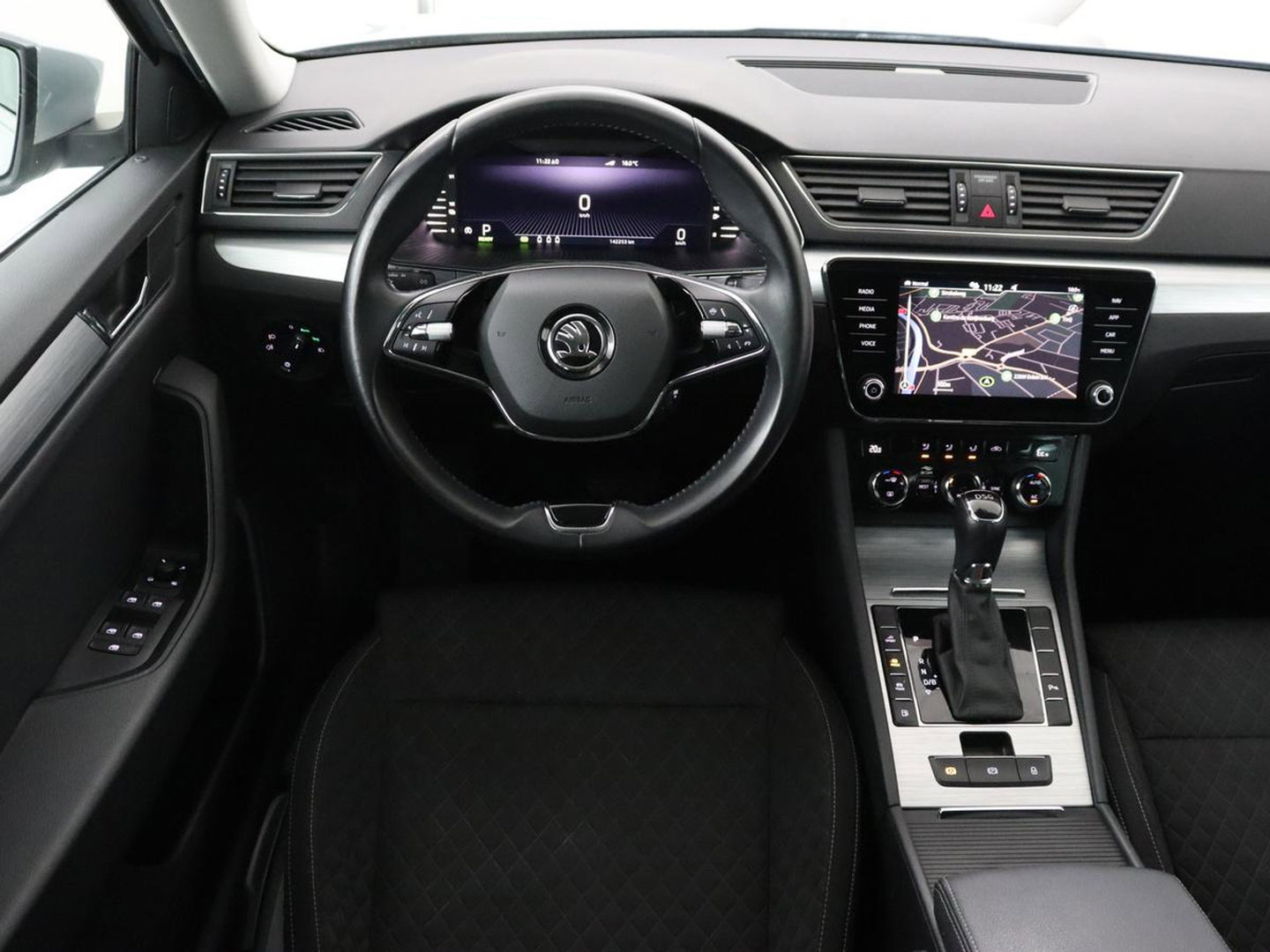Škoda Superb 1.4 TSI iV Business Edition | SOH 87,2% | Camera | Carplay | Full LED | Digital Cockpit | Navigatie | Climate control | Cruise control | Bluetooth | Parkeerhulp | PHEV | Plug In
