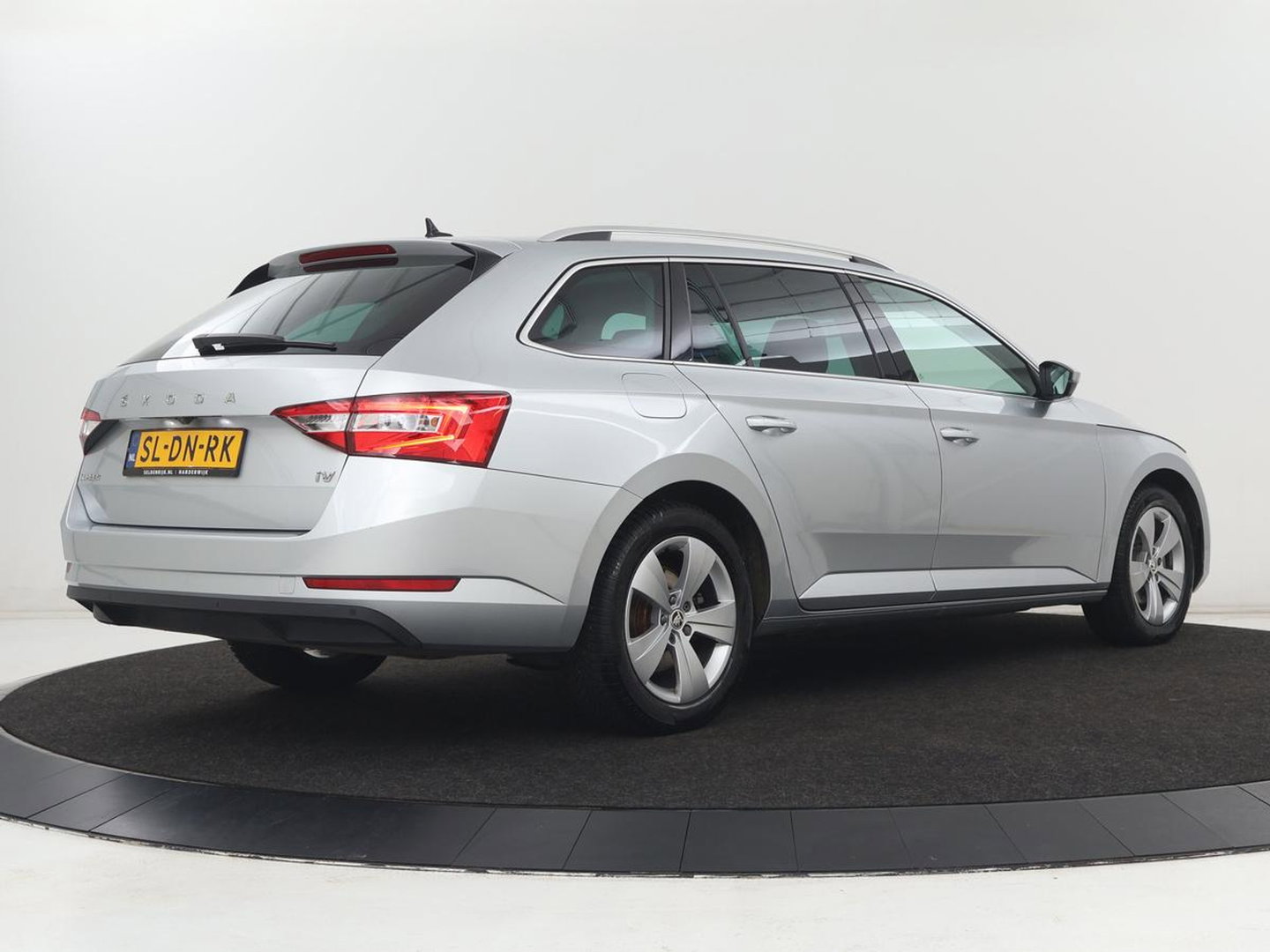 Škoda Superb 1.4 TSI iV Business Edition | SOH 87,2% | Camera | Carplay | Full LED | Digital Cockpit | Navigatie | Climate control | Cruise control | Bluetooth | Parkeerhulp | PHEV | Plug In