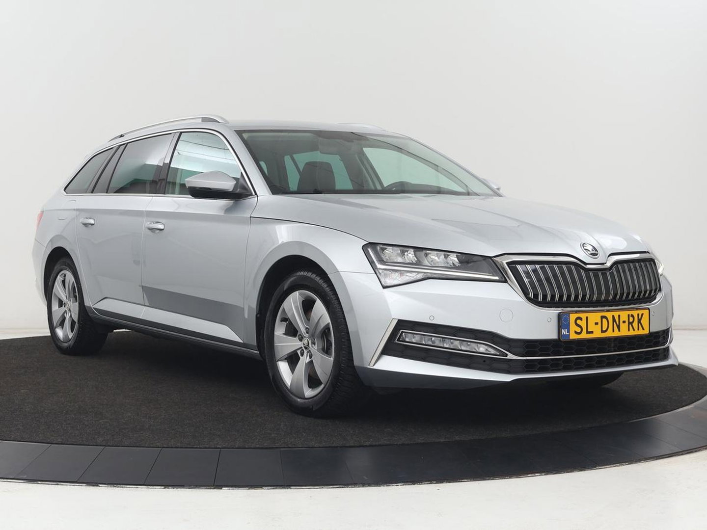 Škoda Superb 1.4 TSI iV Business Edition | SOH 87,2% | Camera | Carplay | Full LED | Digital Cockpit | Navigatie | Climate control | Cruise control | Bluetooth | Parkeerhulp | PHEV | Plug In