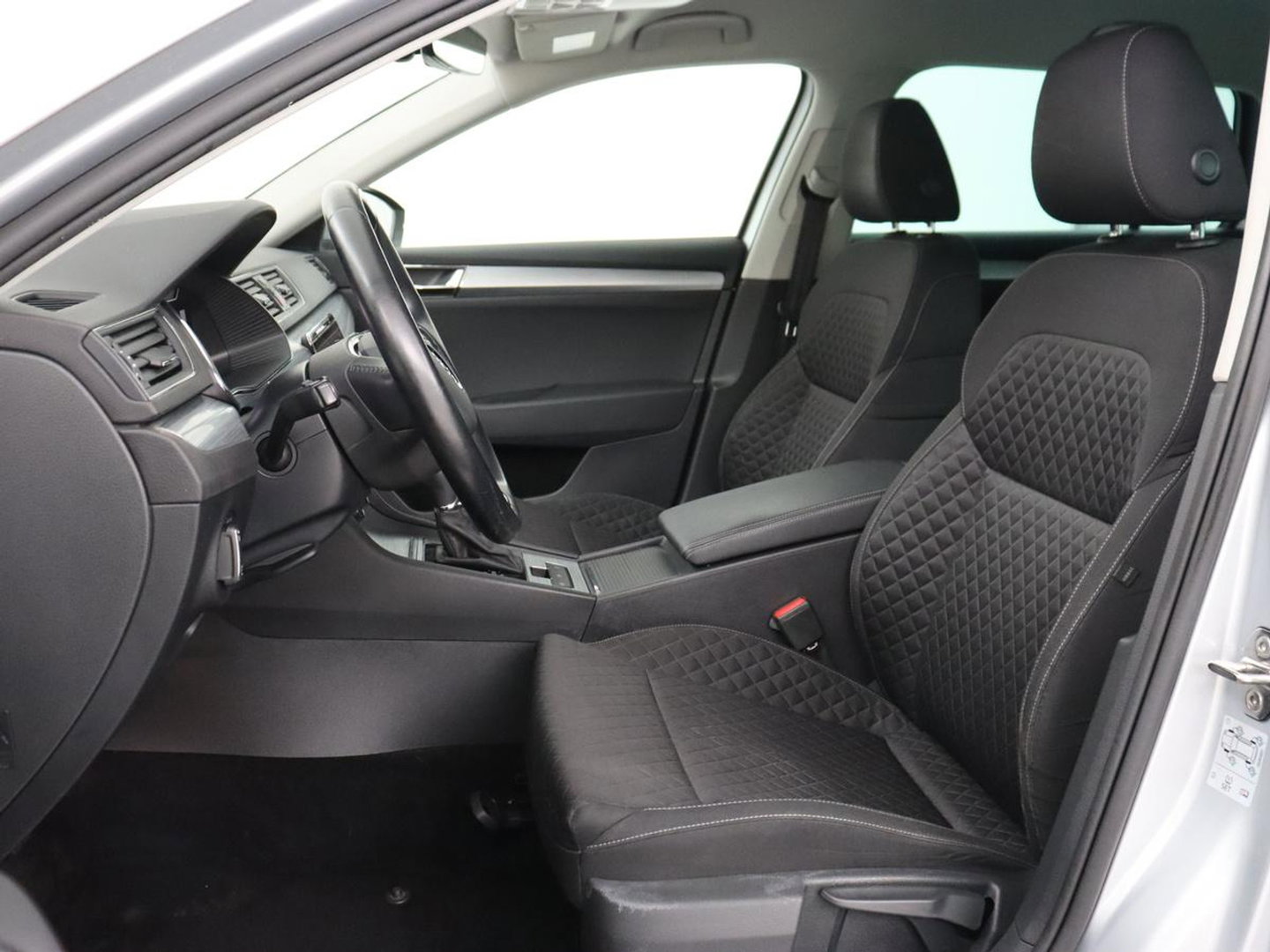 Škoda Superb 1.4 TSI iV Business Edition | SOH 87,2% | Camera | Carplay | Full LED | Digital Cockpit | Navigatie | Climate control | Cruise control | Bluetooth | Parkeerhulp | PHEV | Plug In