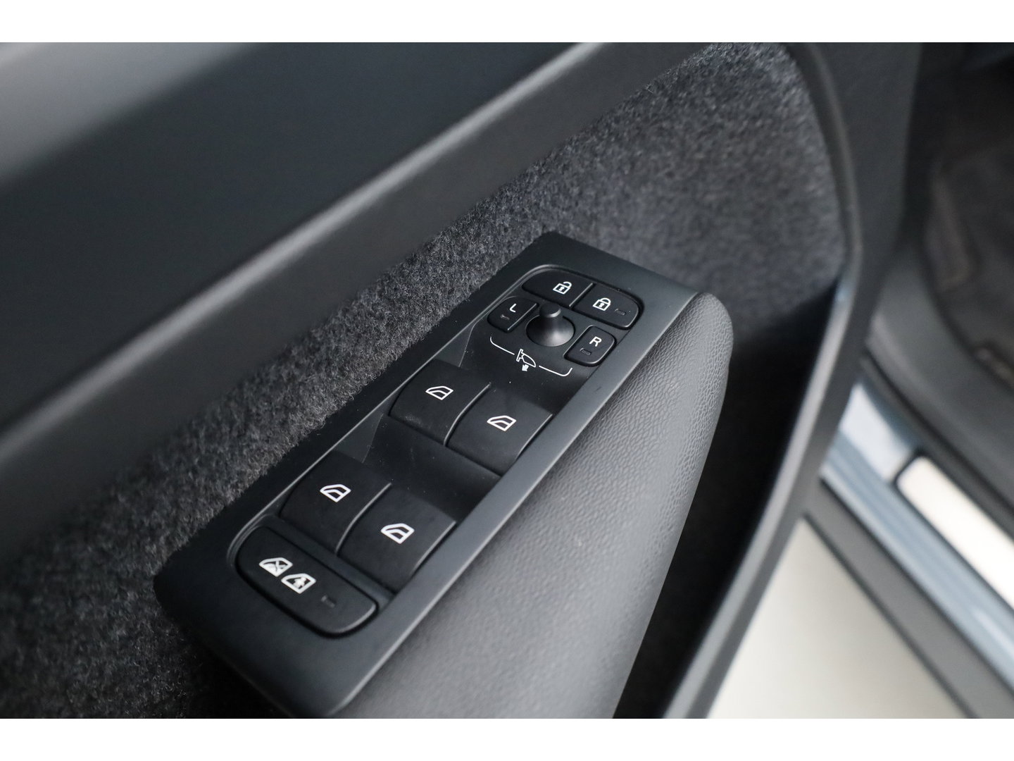 Volvo XC40 1.5 T5 Plug-in hybrid Ultimate Dark | SOH 95.9% | Pano | Leder | Adapt. Cruise | 360cam | Keyless | Stoel- Stuurverw. | Harman Kardon  x