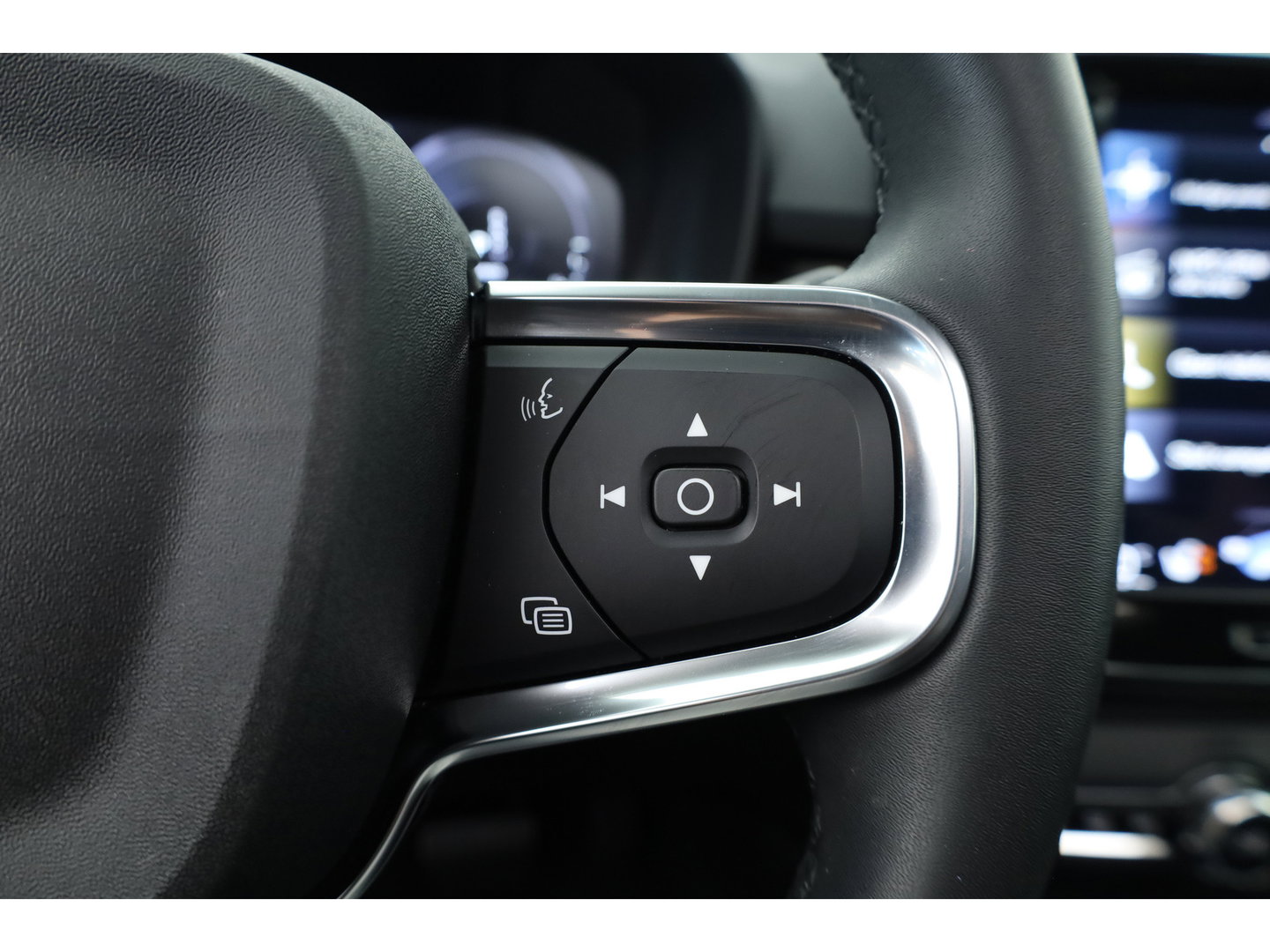Volvo XC40 1.5 T5 Plug-in hybrid Ultimate Dark | SOH 95.9% | Pano | Leder | Adapt. Cruise | 360cam | Keyless | Stoel- Stuurverw. | Harman Kardon  x