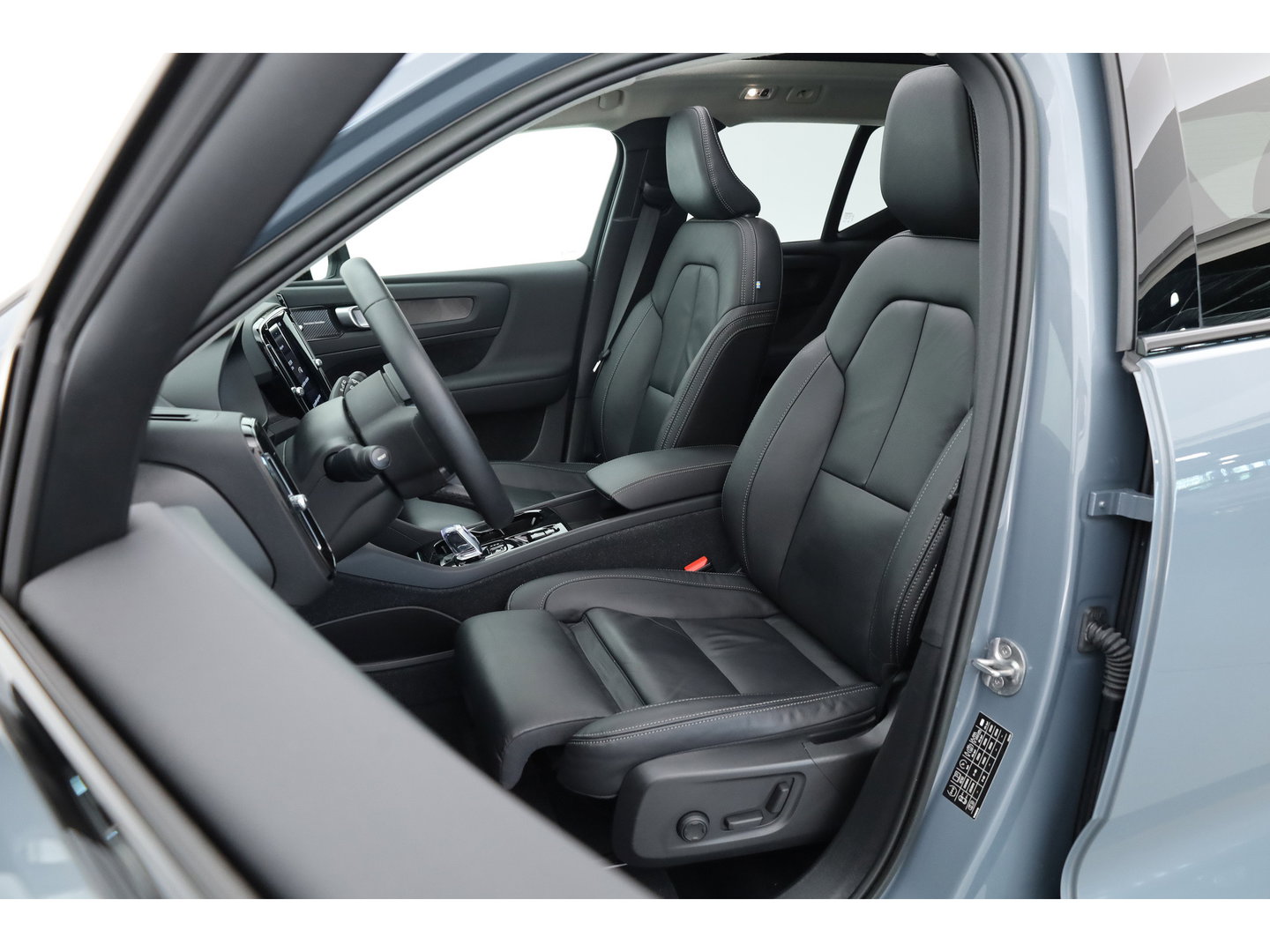 Volvo XC40 1.5 T5 Plug-in hybrid Ultimate Dark | SOH 95.9% | Pano | Leder | Adapt. Cruise | 360cam | Keyless | Stoel- Stuurverw. | Harman Kardon  x