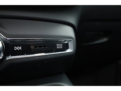 Volvo XC40 1.5 T5 Plug-in hybrid Ultimate Dark | SOH 95.9% | Pano | Leder | Adapt. Cruise | 360cam | Keyless | Stoel- Stuurverw. | Harman Kardon  x