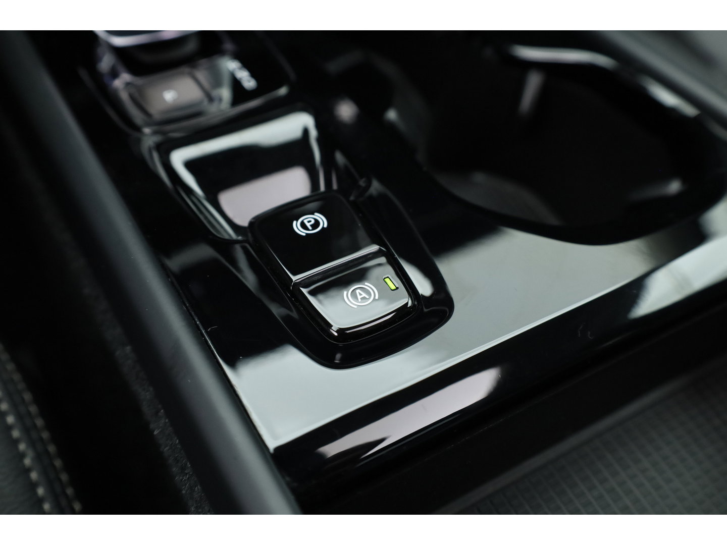 Volvo XC40 1.5 T5 Plug-in hybrid Ultimate Dark | SOH 95.9% | Pano | Leder | Adapt. Cruise | 360cam | Keyless | Stoel- Stuurverw. | Harman Kardon  x