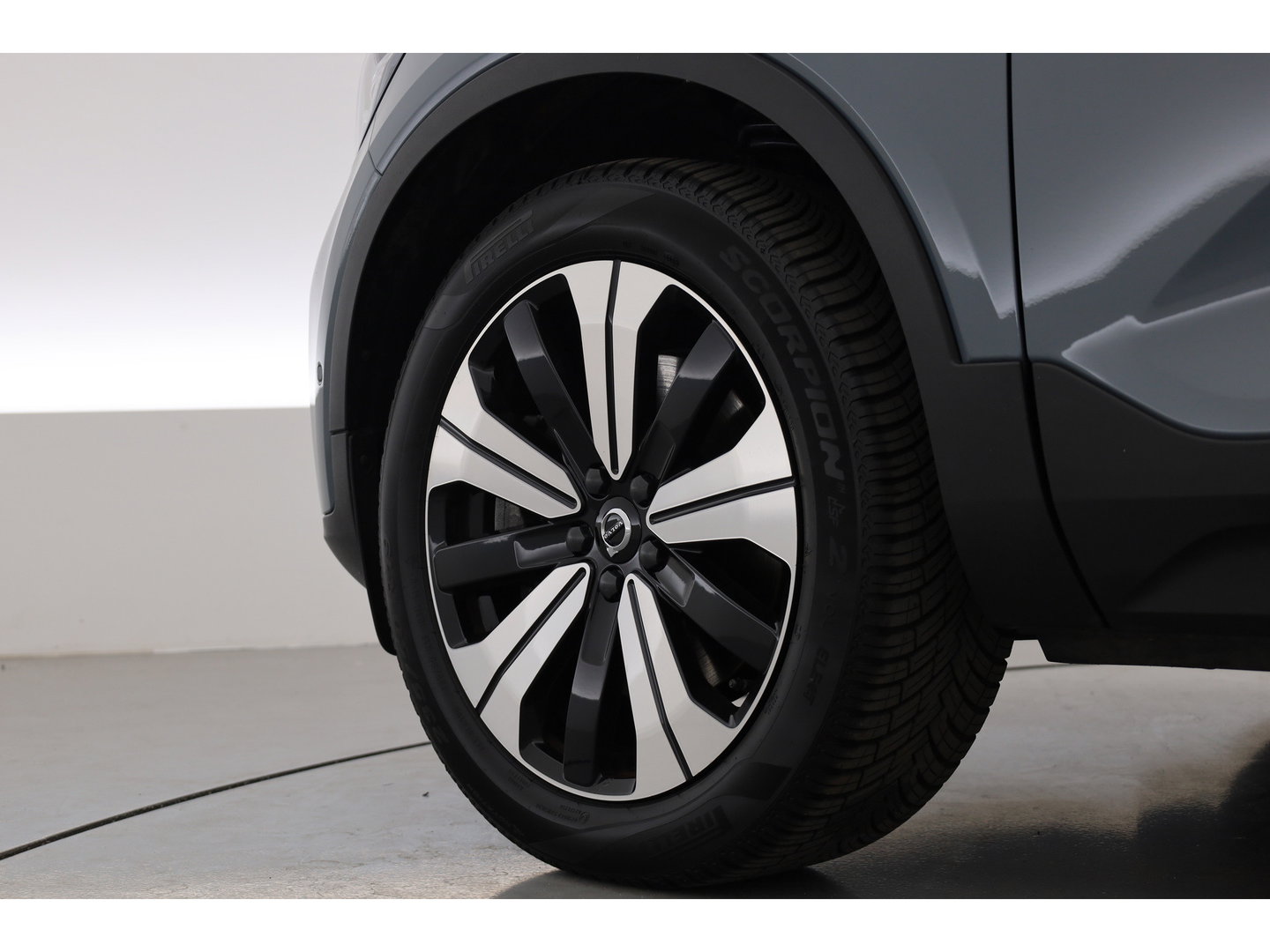 Volvo XC40 1.5 T5 Plug-in hybrid Ultimate Dark | SOH 95.9% | Pano | Leder | Adapt. Cruise | 360cam | Keyless | Stoel- Stuurverw. | Harman Kardon  x