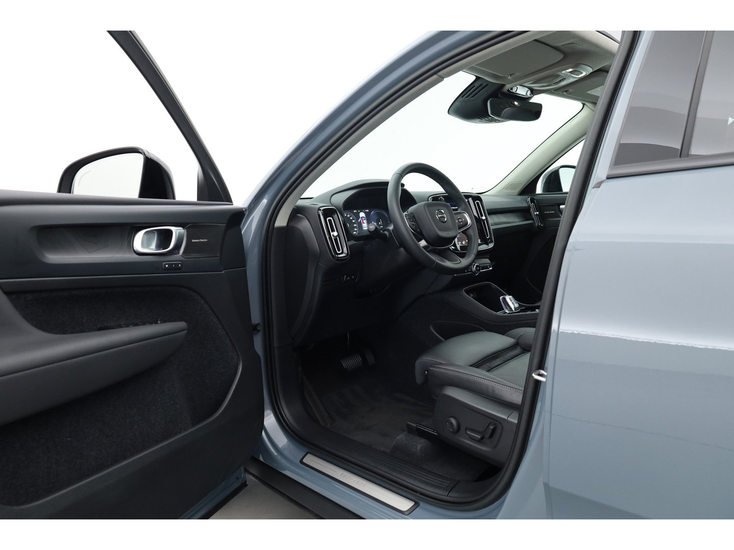 Volvo XC40 1.5 T5 Plug-in hybrid Ultimate Dark | SOH 95.9% | Pano | Leder | Adapt. Cruise | 360cam | Keyless | Stoel- Stuurverw. | Harman Kardon  x