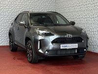 Toyota Yaris Cross - 1.5 HYBRID DYNAMIC KEYLESS CAMERA LED ZWARTE HEMEL STOEL/STUUR VERW. 17''LMV ✅ Top Auto's Wijchen , Al 30 Jaar verkoop van Toyota , Type's Launch / Executive / Dynamic / First Edition / Business / Zowel Phev / Hev / Benzine / met fabrieksgarantie ✅