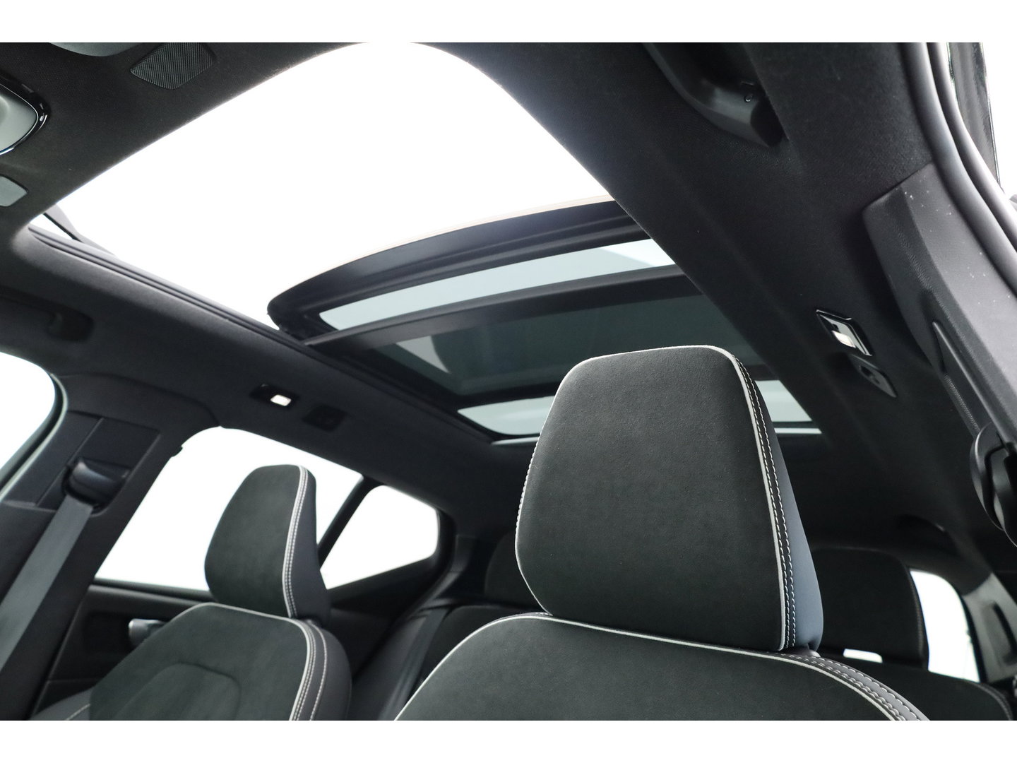 Volvo XC40 Recharge Twin Ultimate 78 kWh | Pano | 360cam | Pilot Assist | H&K Audio | Memory | Stoel- Stuurverw. |