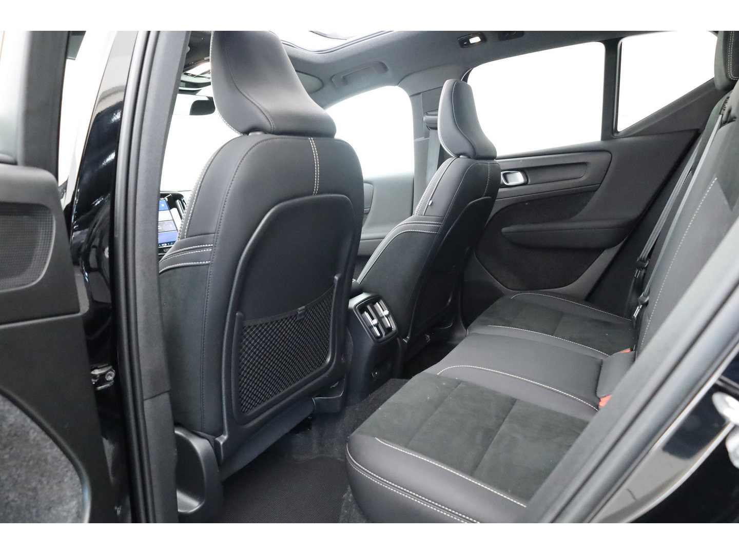 Volvo XC40 Recharge Twin Ultimate 78 kWh | Pano | 360cam | Pilot Assist | H&K Audio | Memory | Stoel- Stuurverw. |