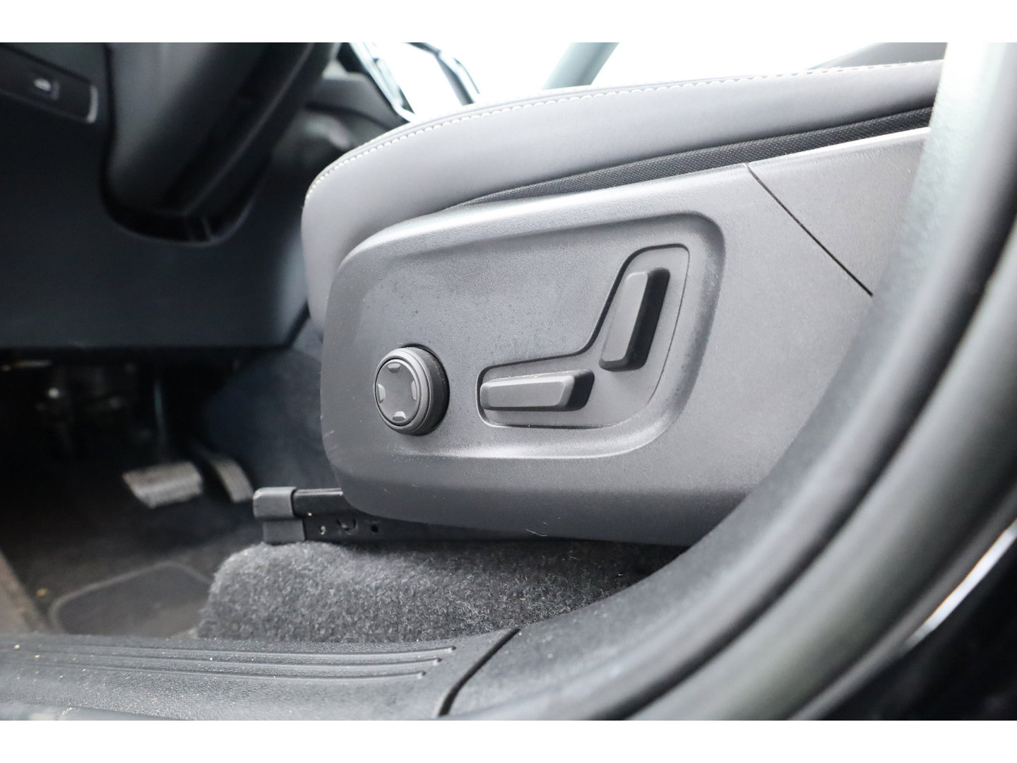 Volvo XC40 Recharge Twin Ultimate 78 kWh | Pano | 360cam | Pilot Assist | H&K Audio | Memory | Stoel- Stuurverw. |