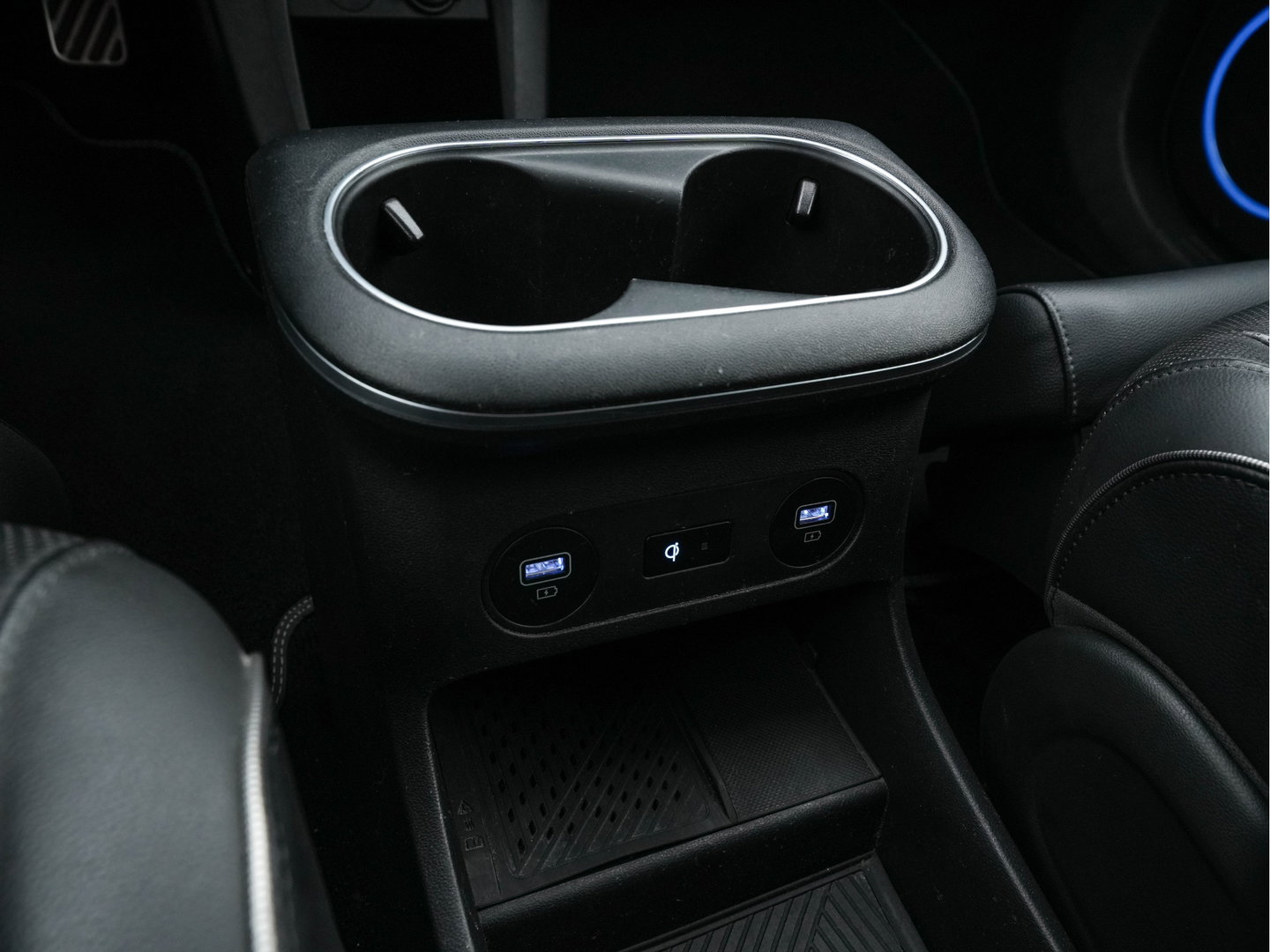 Hyundai IONIQ 5 Lounge 73kWh [ 3-Fase ] {SOH-97%} (INCL-BTW) Aut *HEATPUMP | LEATHER | PREMIUM-AUDIO | FULL-LED | ADAPTIVE-CRUISE | BLINDSPOT | DIGI-COCKPIT | AMBIENTLIGHT | DAB | SHIFTPADDLES | HEAD-UP | NAVI-FULLMAP | KEYLESS | ...