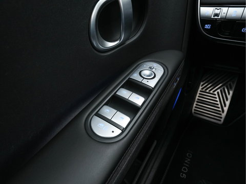 Hyundai IONIQ 5 Lounge 73kWh [ 3-Fase ] {SOH-97%} (INCL-BTW) Aut *HEATPUMP | LEATHER | PREMIUM-AUDIO | FULL-LED | ADAPTIVE-CRUISE | BLINDSPOT | DIGI-COCKPIT | AMBIENTLIGHT | DAB | SHIFTPADDLES | HEAD-UP | NAVI-FULLMAP | KEYLESS | ...