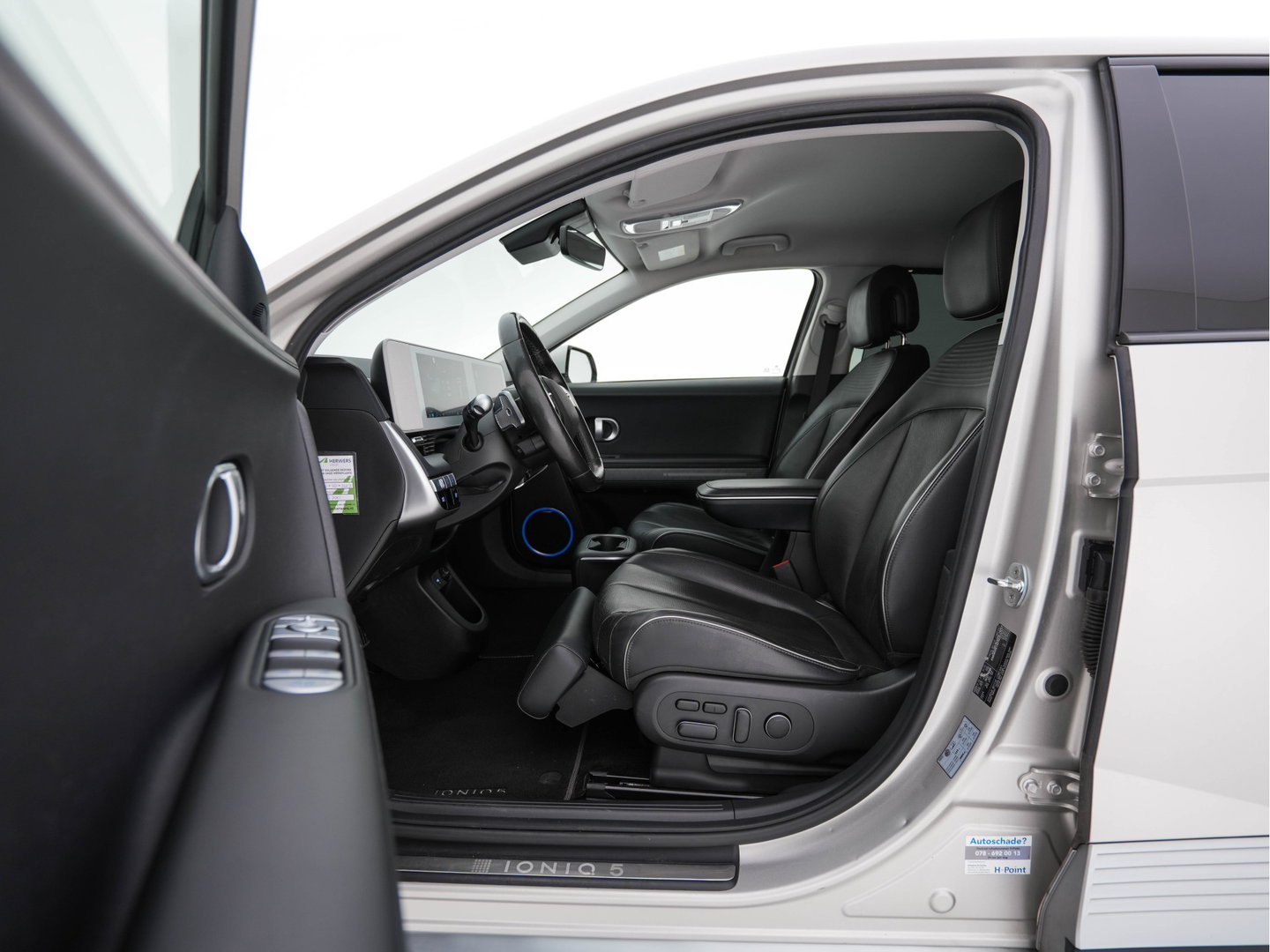 Hyundai IONIQ 5 Lounge 73kWh [ 3-Fase ] {SOH-97%} (INCL-BTW) Aut *HEATPUMP | LEATHER | PREMIUM-AUDIO | FULL-LED | ADAPTIVE-CRUISE | BLINDSPOT | DIGI-COCKPIT | AMBIENTLIGHT | DAB | SHIFTPADDLES | HEAD-UP | NAVI-FULLMAP | KEYLESS | ...
