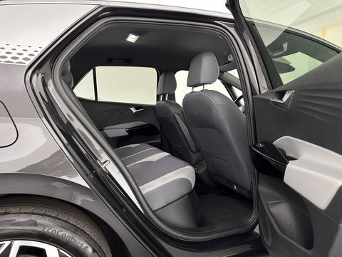 Volkswagen ID.3 First Plus 58 kWh [ 3-Fase ] (INCL.BTW) Aut. *FULL-LED | HEATED-COMFORTSEATS | CAMERA | DIGI-COCKPIT | NAVI-FULLMAP | KEYLESS | PRIVACY-GLASS | AMBIENT-LIGHT | ECC | PDC | CRUISE | 19''ALU*