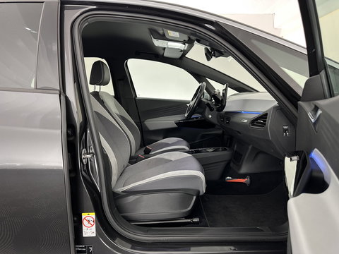 Volkswagen ID.3 First Plus 58 kWh [ 3-Fase ] (INCL.BTW) Aut. *FULL-LED | HEATED-COMFORTSEATS | CAMERA | DIGI-COCKPIT | NAVI-FULLMAP | KEYLESS | PRIVACY-GLASS | AMBIENT-LIGHT | ECC | PDC | CRUISE | 19''ALU*