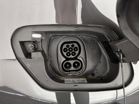 Volkswagen ID.3 First Plus 58 kWh [ 3-Fase ] (INCL.BTW) Aut. *FULL-LED | HEATED-COMFORTSEATS | CAMERA | DIGI-COCKPIT | NAVI-FULLMAP | KEYLESS | PRIVACY-GLASS | AMBIENT-LIGHT | ECC | PDC | CRUISE | 19''ALU*