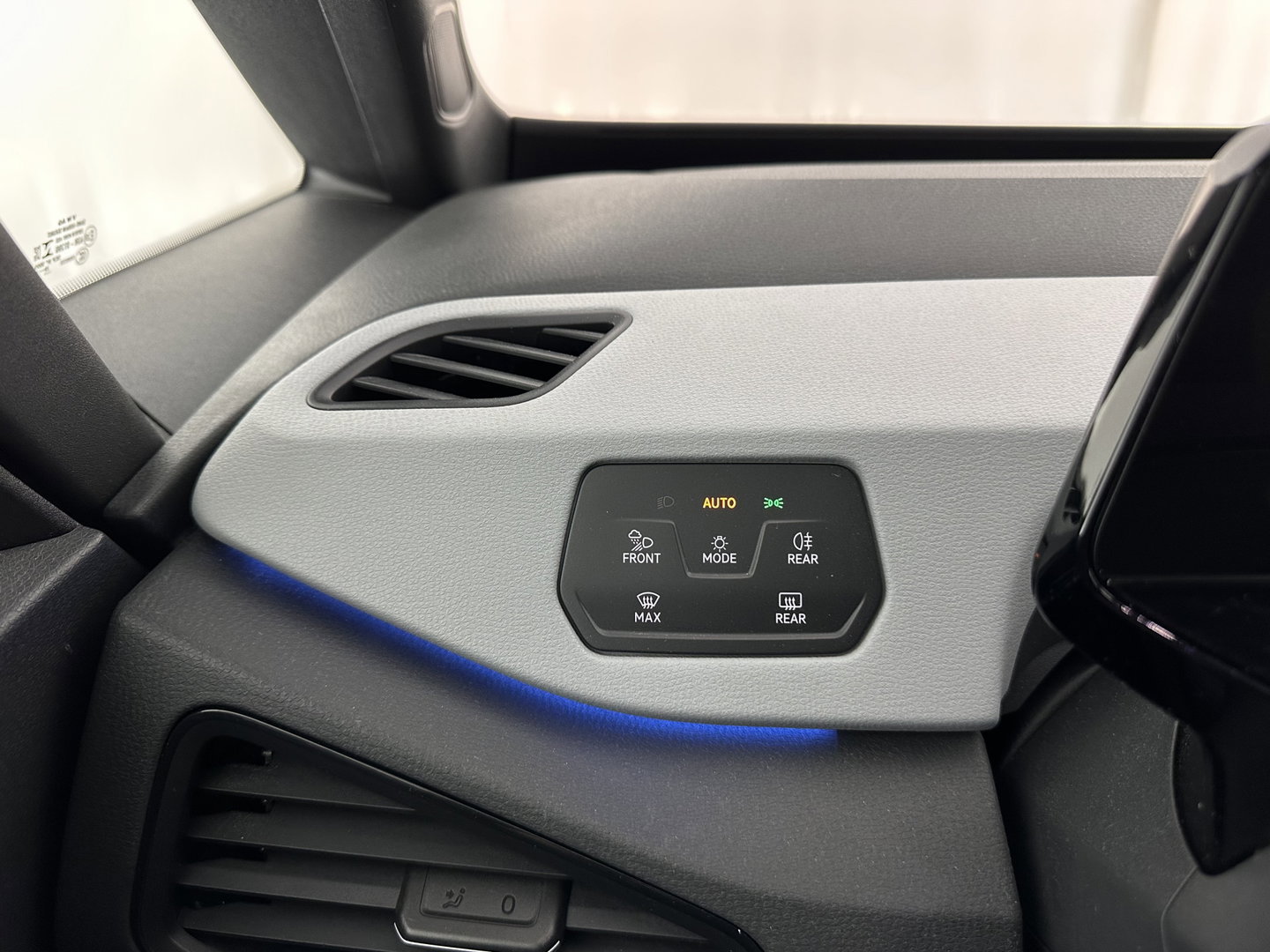 Volkswagen ID.3 First Plus 58 kWh [ 3-Fase ] (INCL.BTW) Aut. *FULL-LED | HEATED-COMFORTSEATS | CAMERA | DIGI-COCKPIT | NAVI-FULLMAP | KEYLESS | PRIVACY-GLASS | AMBIENT-LIGHT | ECC | PDC | CRUISE | 19''ALU*
