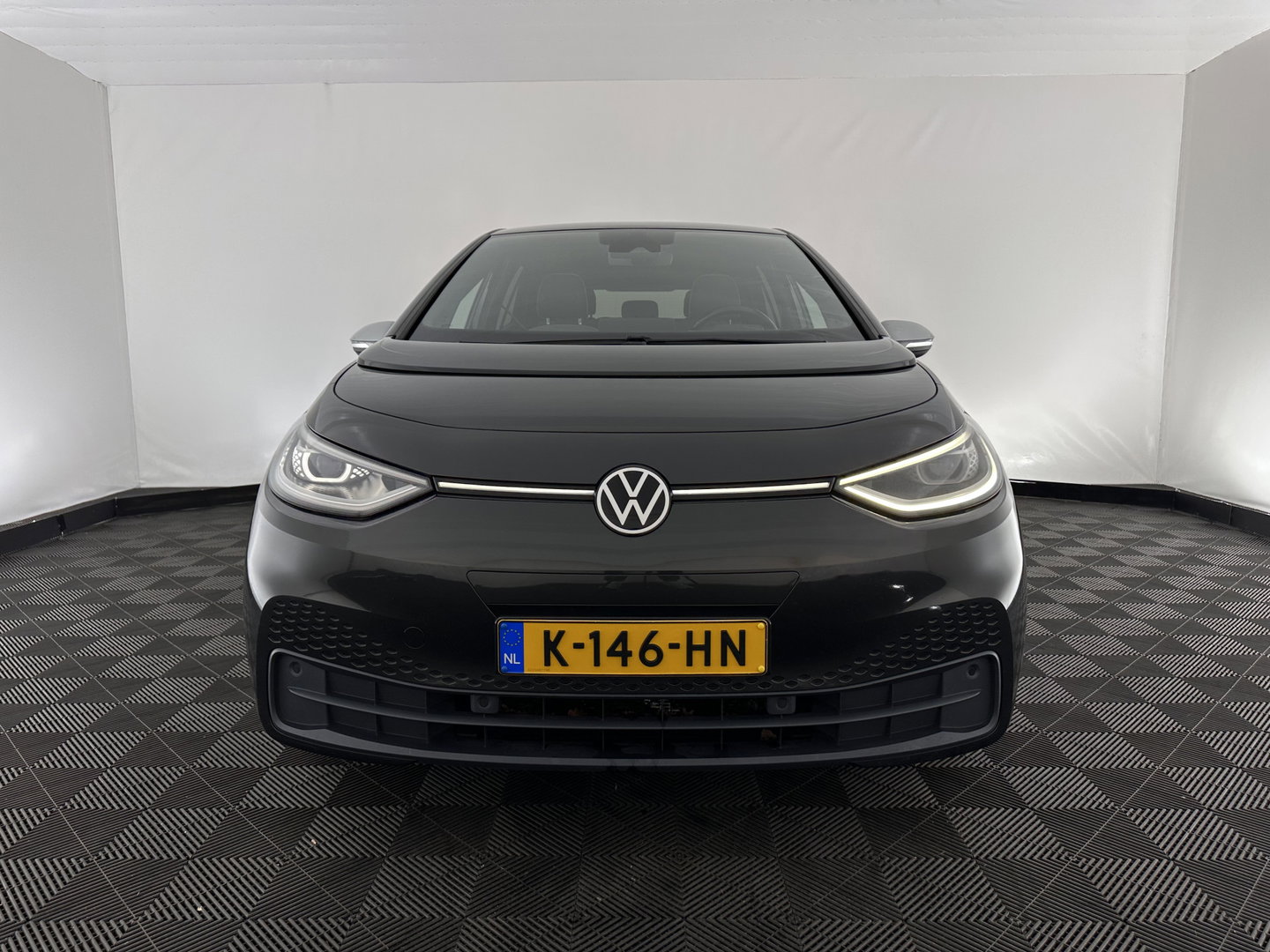 Volkswagen ID.3 First Plus 58 kWh [ 3-Fase ] (INCL.BTW) Aut. *FULL-LED | HEATED-COMFORTSEATS | CAMERA | DIGI-COCKPIT | NAVI-FULLMAP | KEYLESS | PRIVACY-GLASS | AMBIENT-LIGHT | ECC | PDC | CRUISE | 19''ALU*