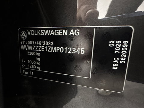 Volkswagen ID.3 First Plus 58 kWh [ 3-Fase ] (INCL.BTW) Aut. *FULL-LED | HEATED-COMFORTSEATS | CAMERA | DIGI-COCKPIT | NAVI-FULLMAP | KEYLESS | PRIVACY-GLASS | AMBIENT-LIGHT | ECC | PDC | CRUISE | 19''ALU*