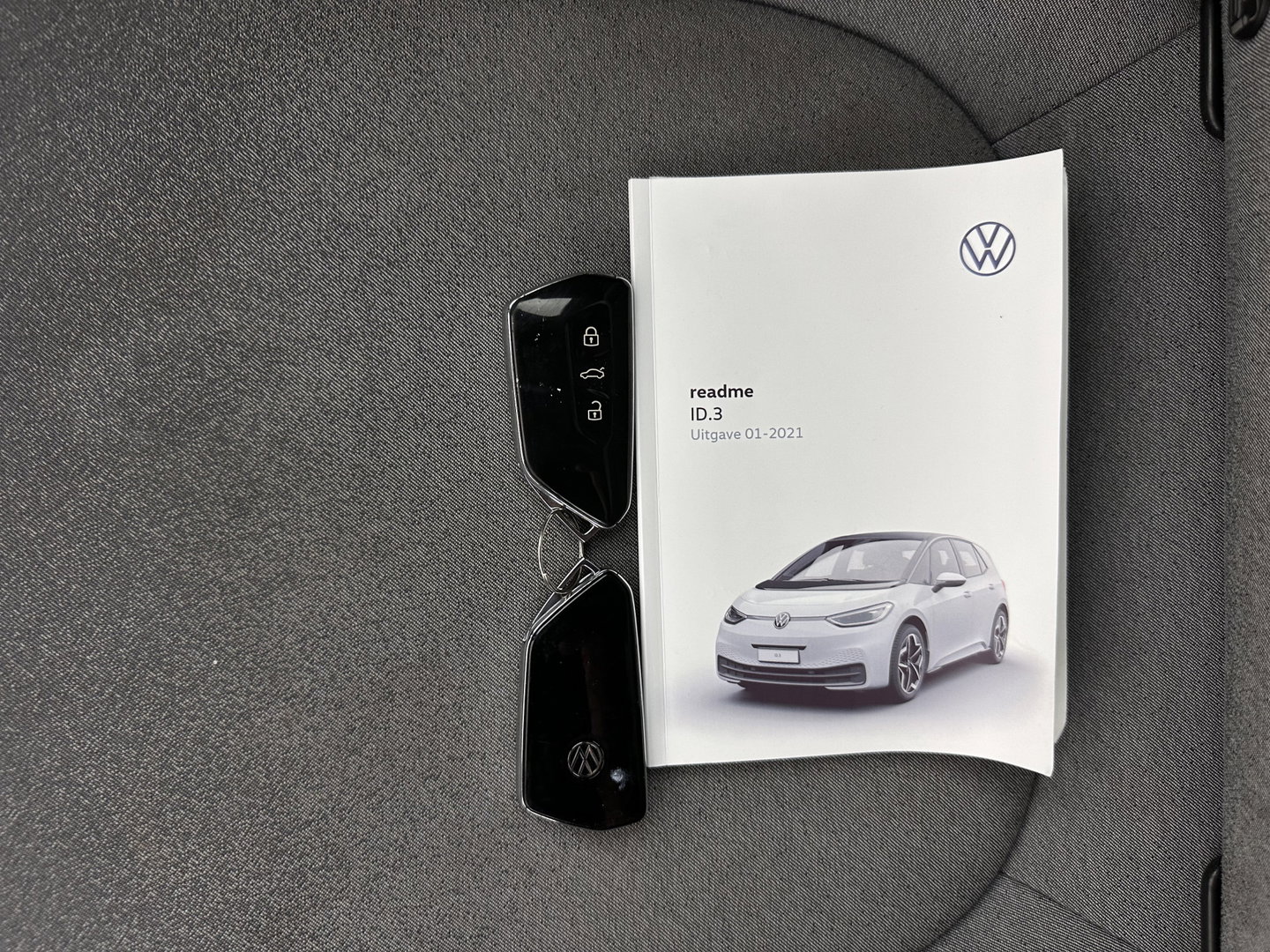 Volkswagen ID.3 First Plus 58 kWh [ 3-Fase ] (INCL.BTW) Aut. *FULL-LED | HEATED-COMFORTSEATS | CAMERA | DIGI-COCKPIT | NAVI-FULLMAP | KEYLESS | PRIVACY-GLASS | AMBIENT-LIGHT | ECC | PDC | CRUISE | 19''ALU*