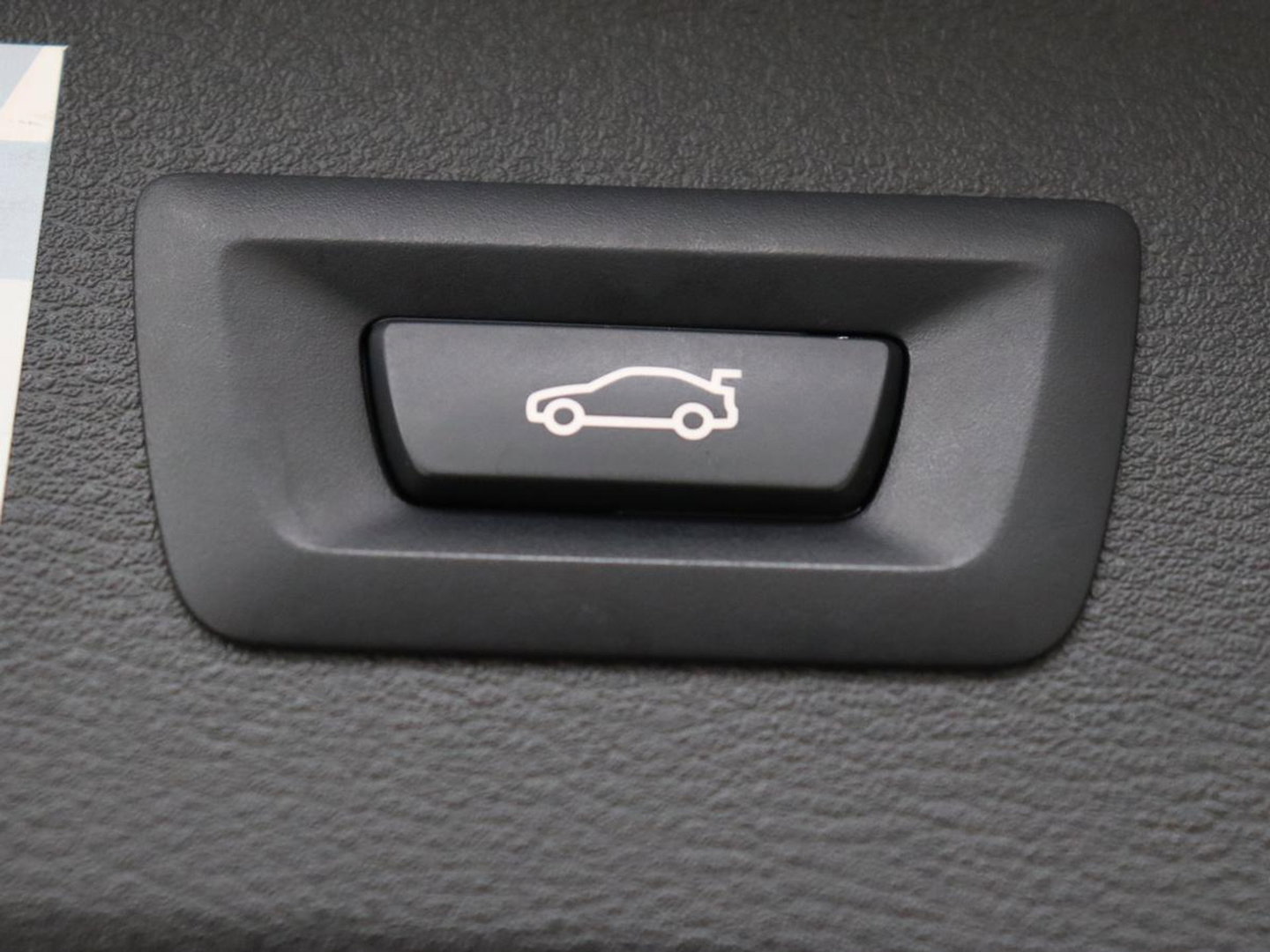 BMW X1 sDrive20i Business Edition Plus | Leder | Head-Up | Trekhaak | Stoelverwarming | Carplay | Sfeerverlichting | Full LED | Navigatie | Sportstoelen | Climate control | Parkeerhulp | Cruise control