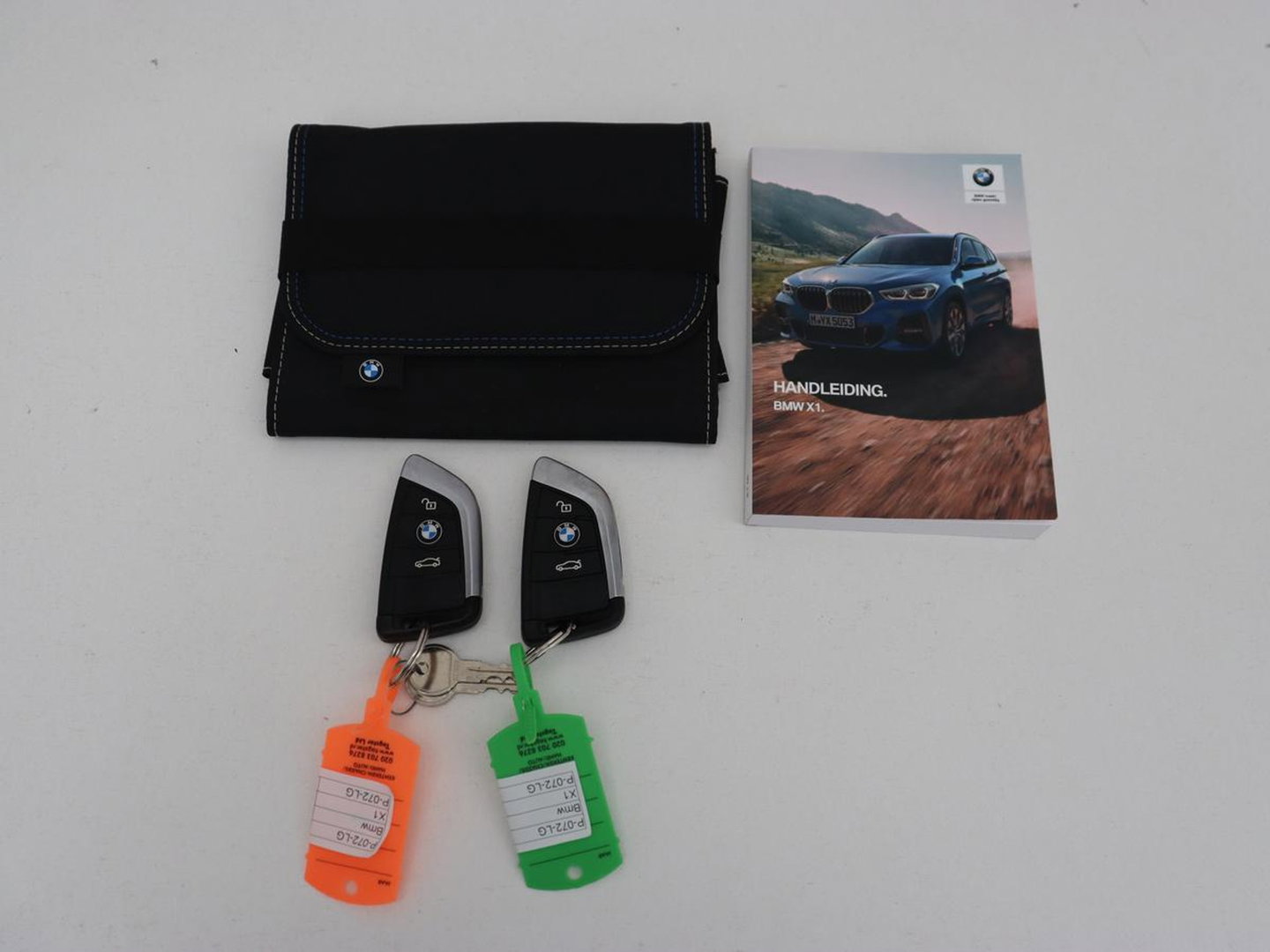 BMW X1 sDrive20i Business Edition Plus | Leder | Head-Up | Trekhaak | Stoelverwarming | Carplay | Sfeerverlichting | Full LED | Navigatie | Sportstoelen | Climate control | Parkeerhulp | Cruise control