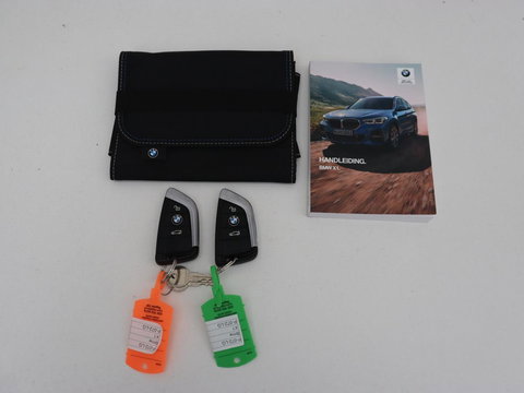 BMW X1 sDrive20i Business Edition Plus | Leder | Head-Up | Trekhaak | Stoelverwarming | Carplay | Sfeerverlichting | Full LED | Navigatie | Sportstoelen | Climate control | Parkeerhulp | Cruise control