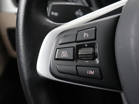 BMW X1 sDrive20i Business Edition Plus | Leder | Head-Up | Trekhaak | Stoelverwarming | Carplay | Sfeerverlichting | Full LED | Navigatie | Sportstoelen | Climate control | Parkeerhulp | Cruise control