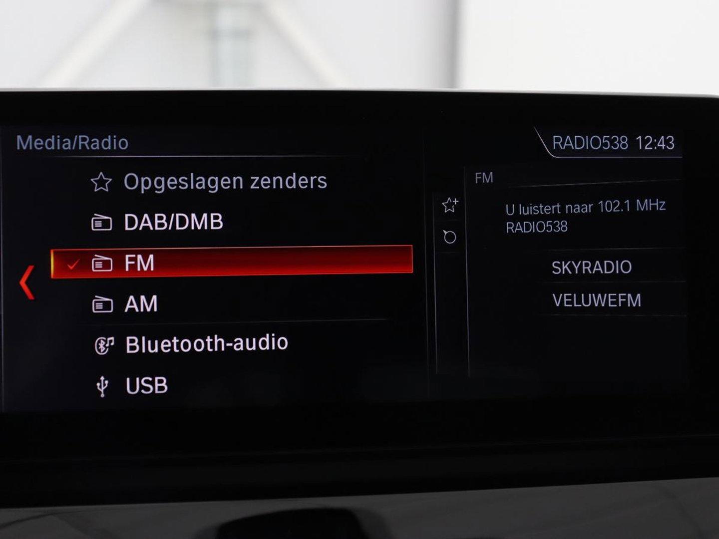 BMW X1 sDrive20i Business Edition Plus | Leder | Head-Up | Trekhaak | Stoelverwarming | Carplay | Sfeerverlichting | Full LED | Navigatie | Sportstoelen | Climate control | Parkeerhulp | Cruise control